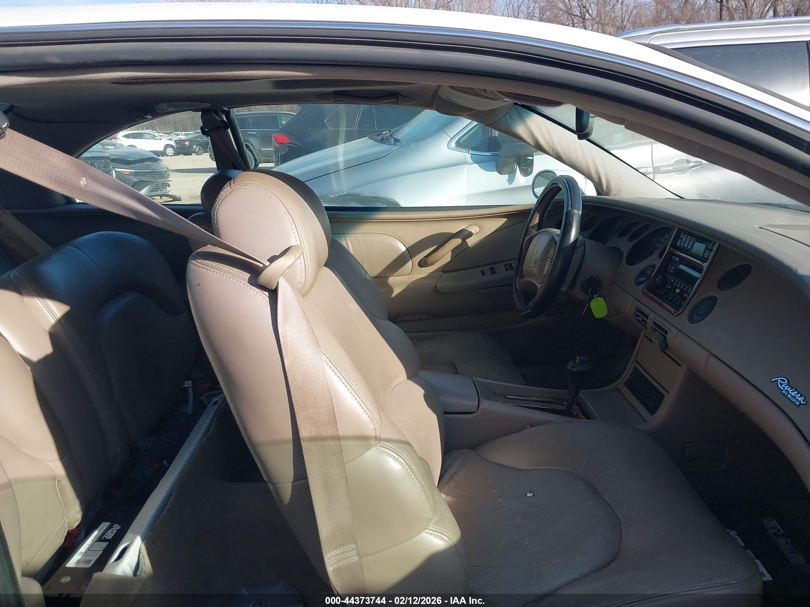 1999 Buick Riviera   White vin: 1G4GD2210X4701088