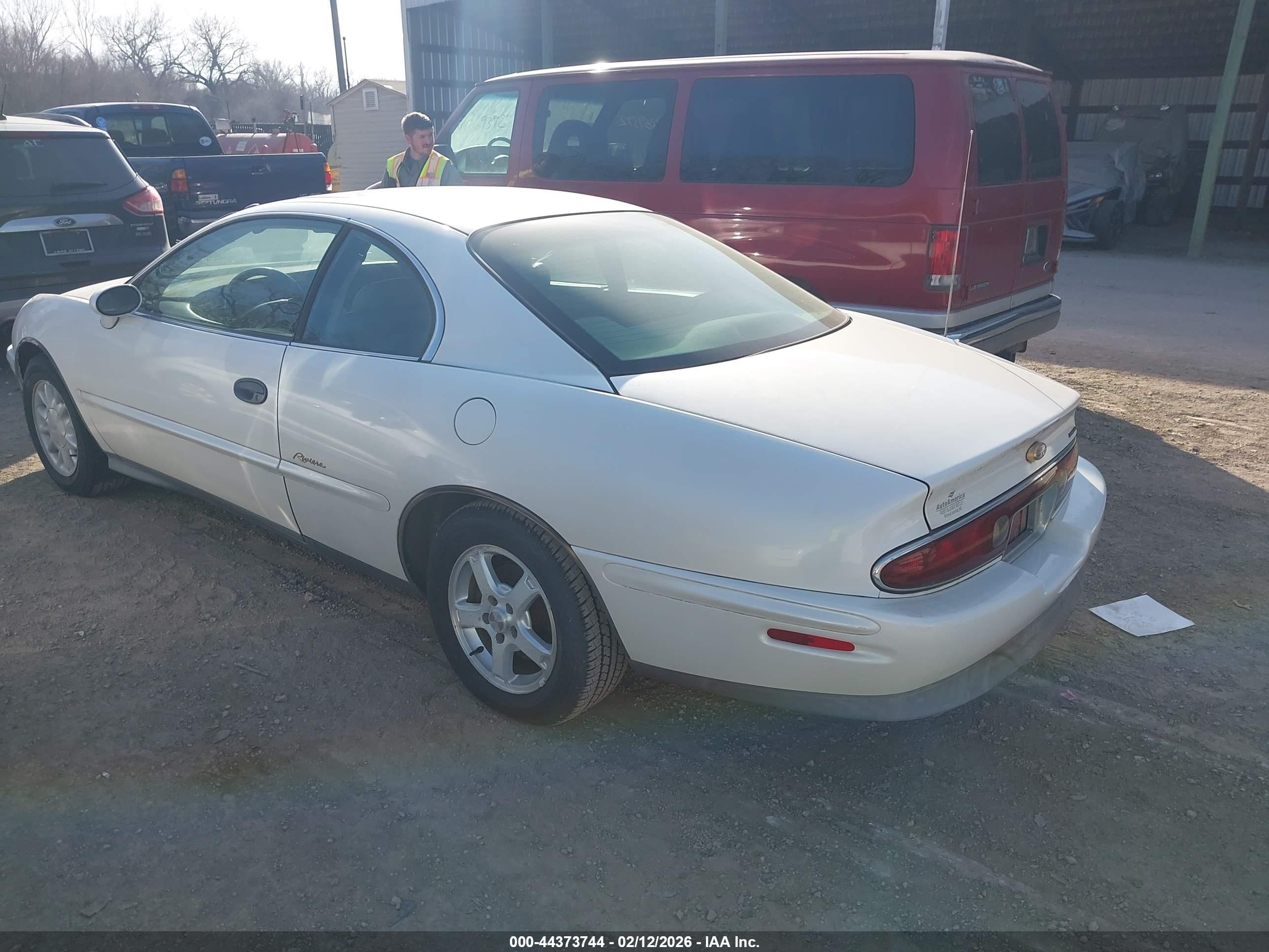 1999 Buick Riviera   White vin: 1G4GD2210X4701088