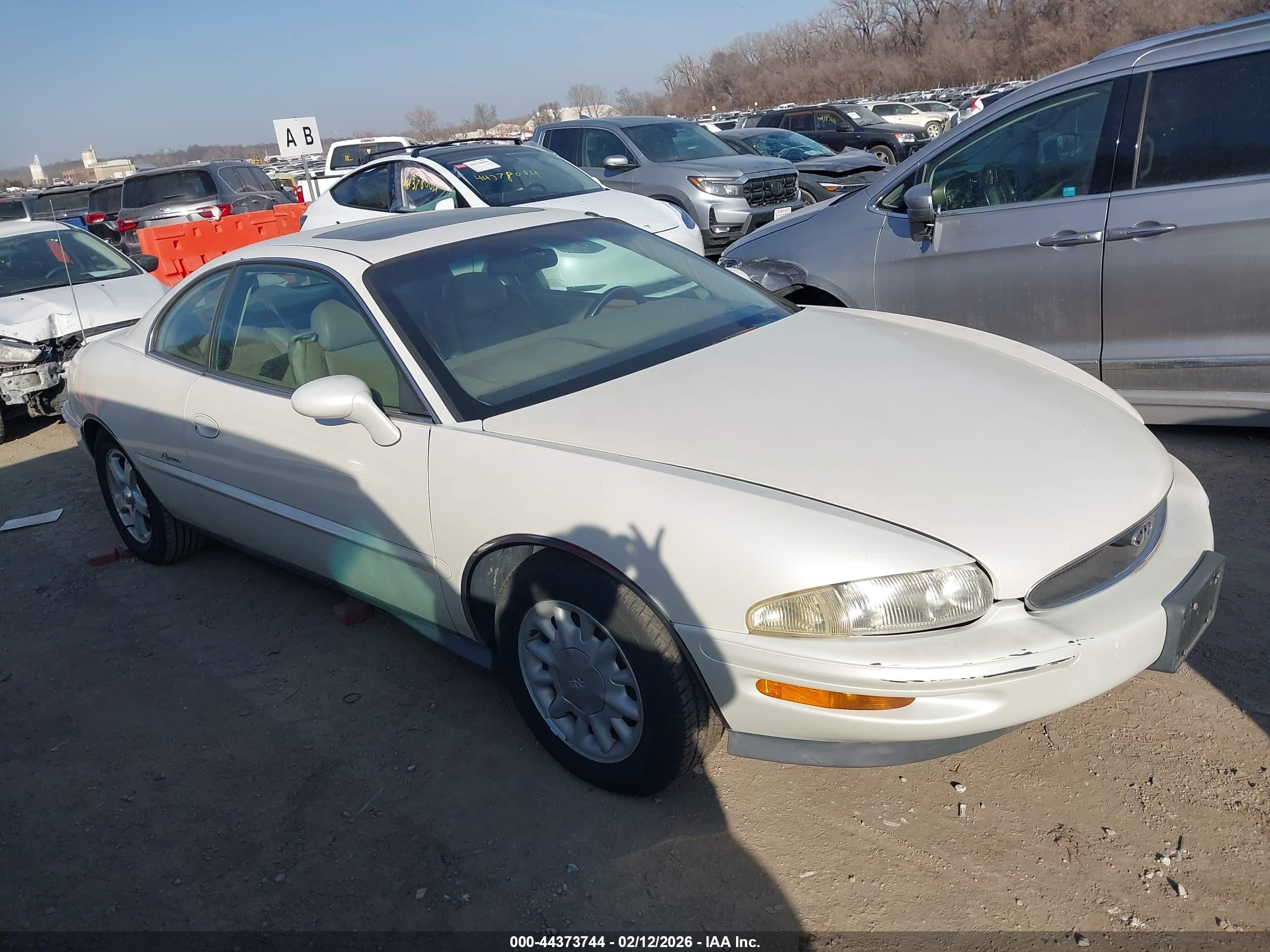 1999 Buick Riviera   White vin: 1G4GD2210X4701088