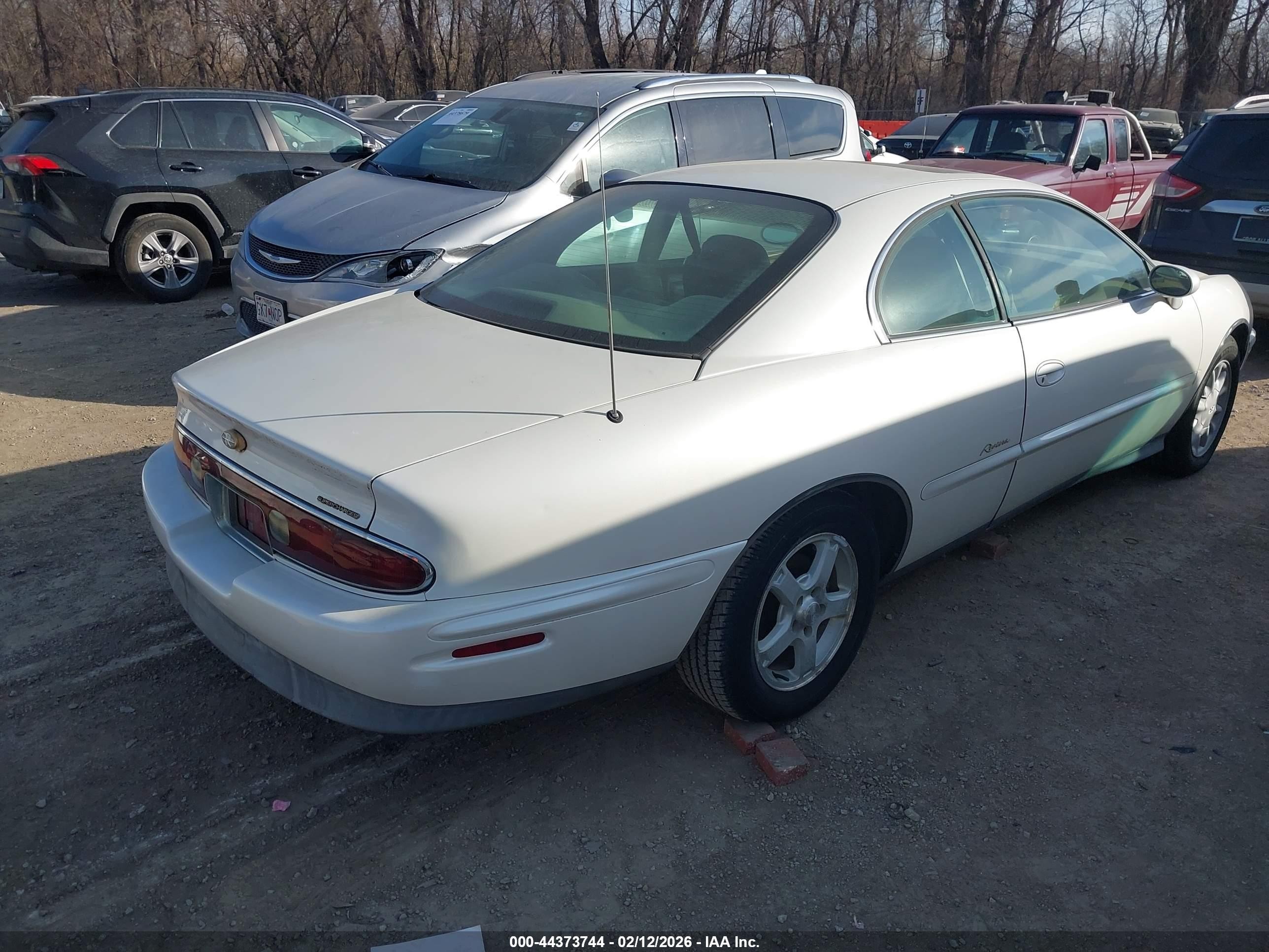 1999 Buick Riviera   White vin: 1G4GD2210X4701088
