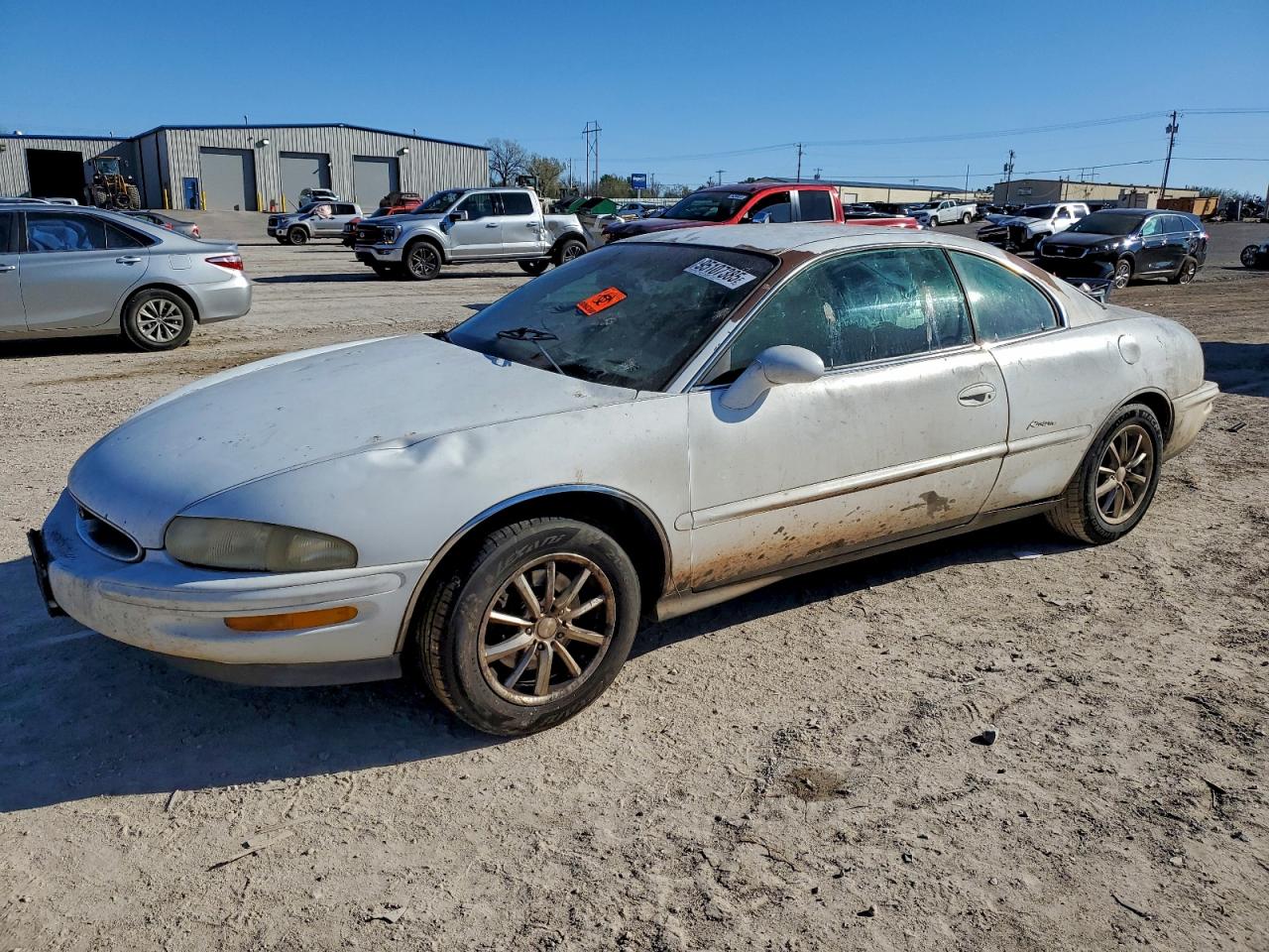 1998 Buick Riviera White vin: 1G4GD2211W4709148