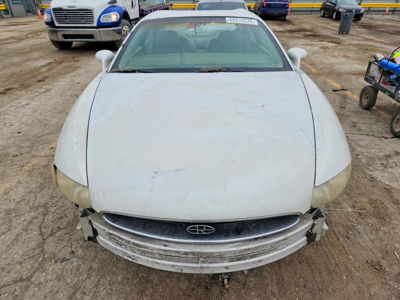 1998 Buick Riviera White vin: 1G4GD2214W4710536