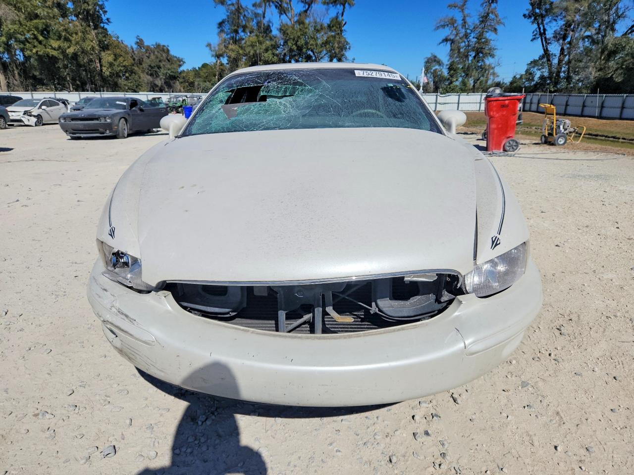 1997 Buick Riviera White vin: 1G4GD2215V4701133