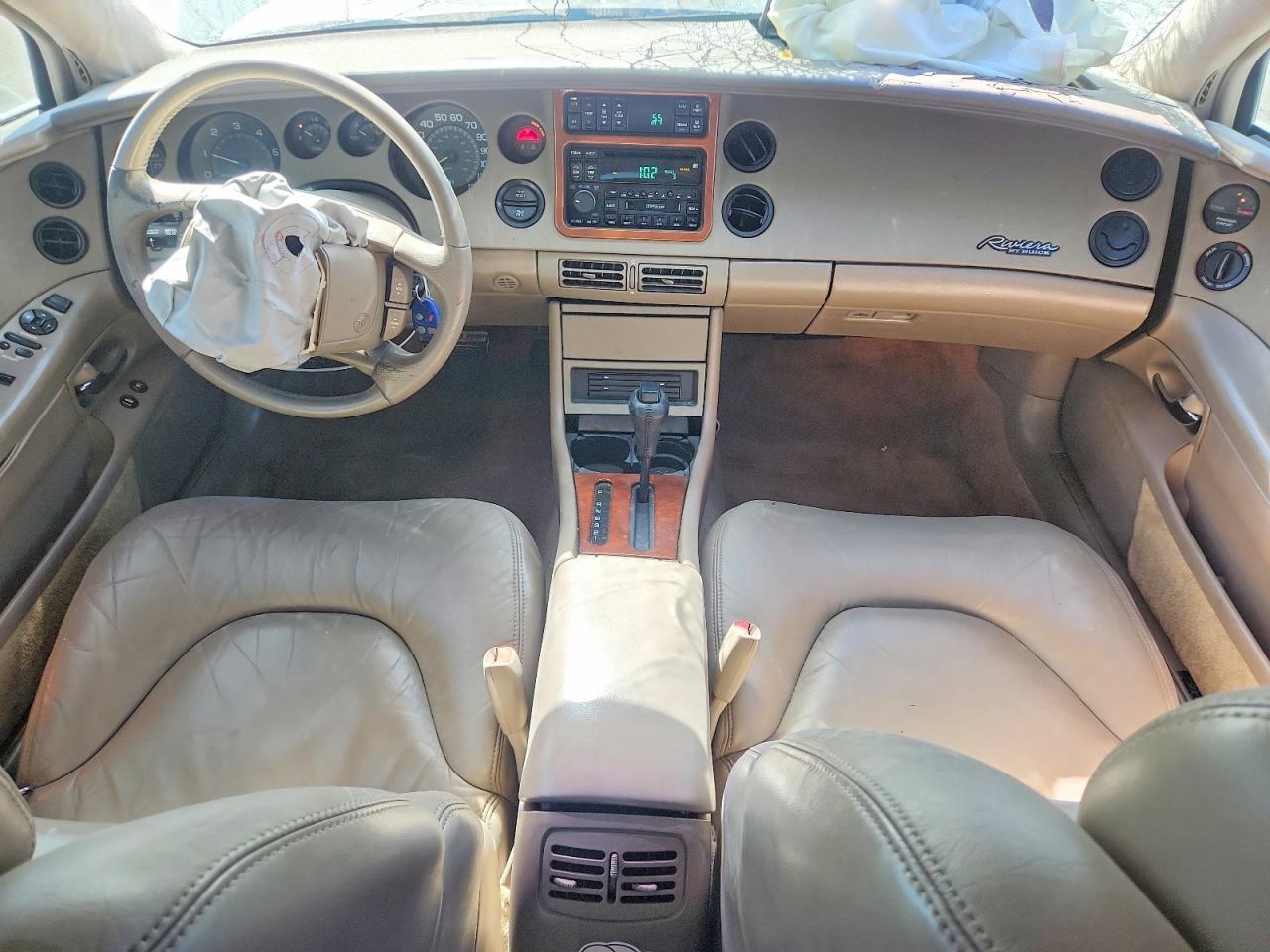 1997 Buick Riviera White vin: 1G4GD2215V4701133