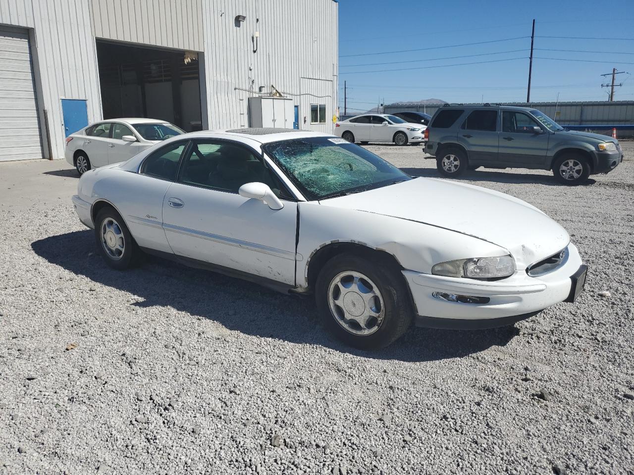 1997 Buick Riviera Белый vin: 1G4GD2215V4704078
