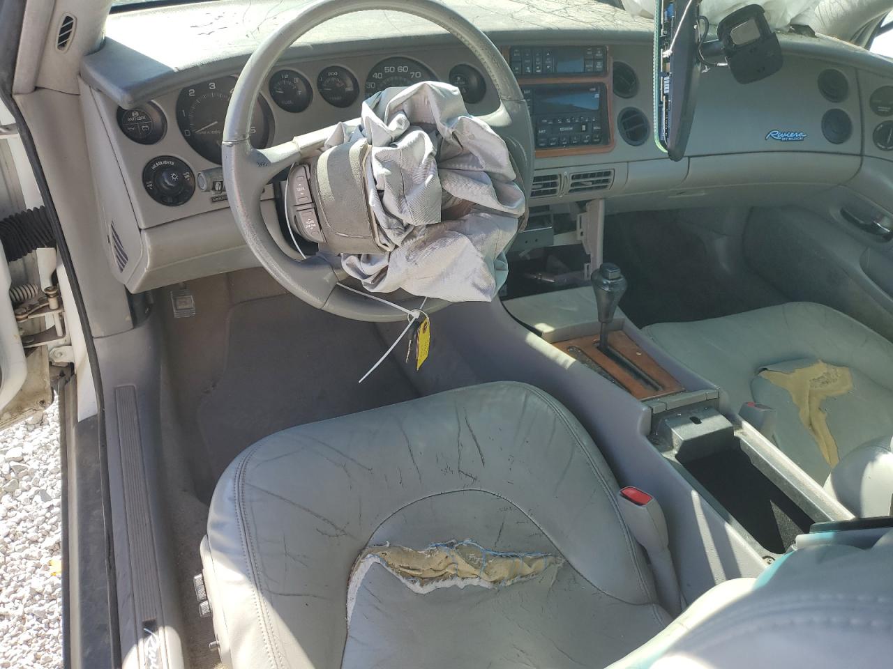 1997 Buick Riviera Белый vin: 1G4GD2215V4704078