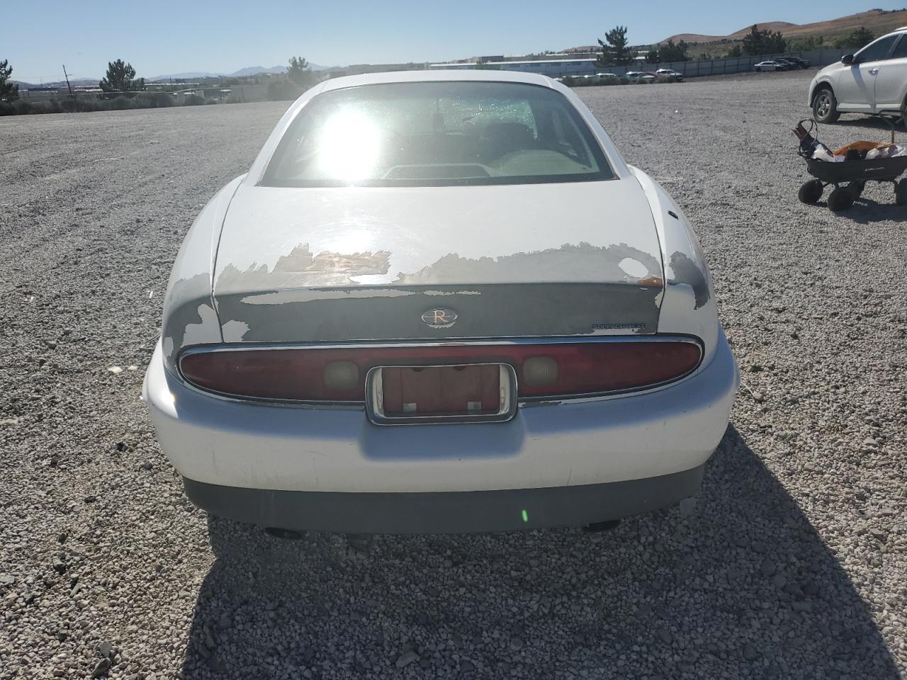 1997 Buick Riviera Белый vin: 1G4GD2215V4704078