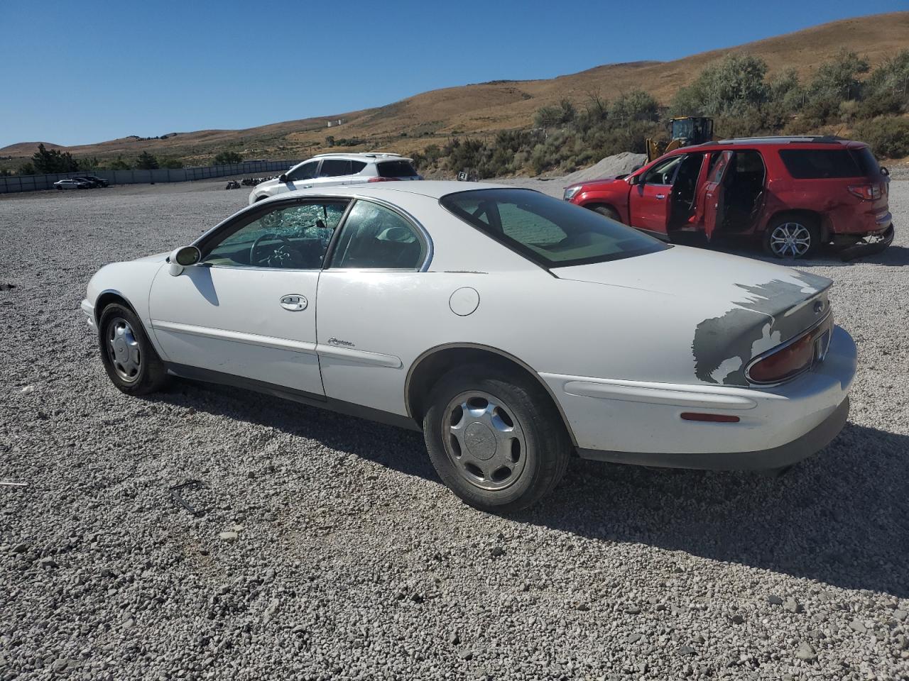 1997 Buick Riviera Белый vin: 1G4GD2215V4704078