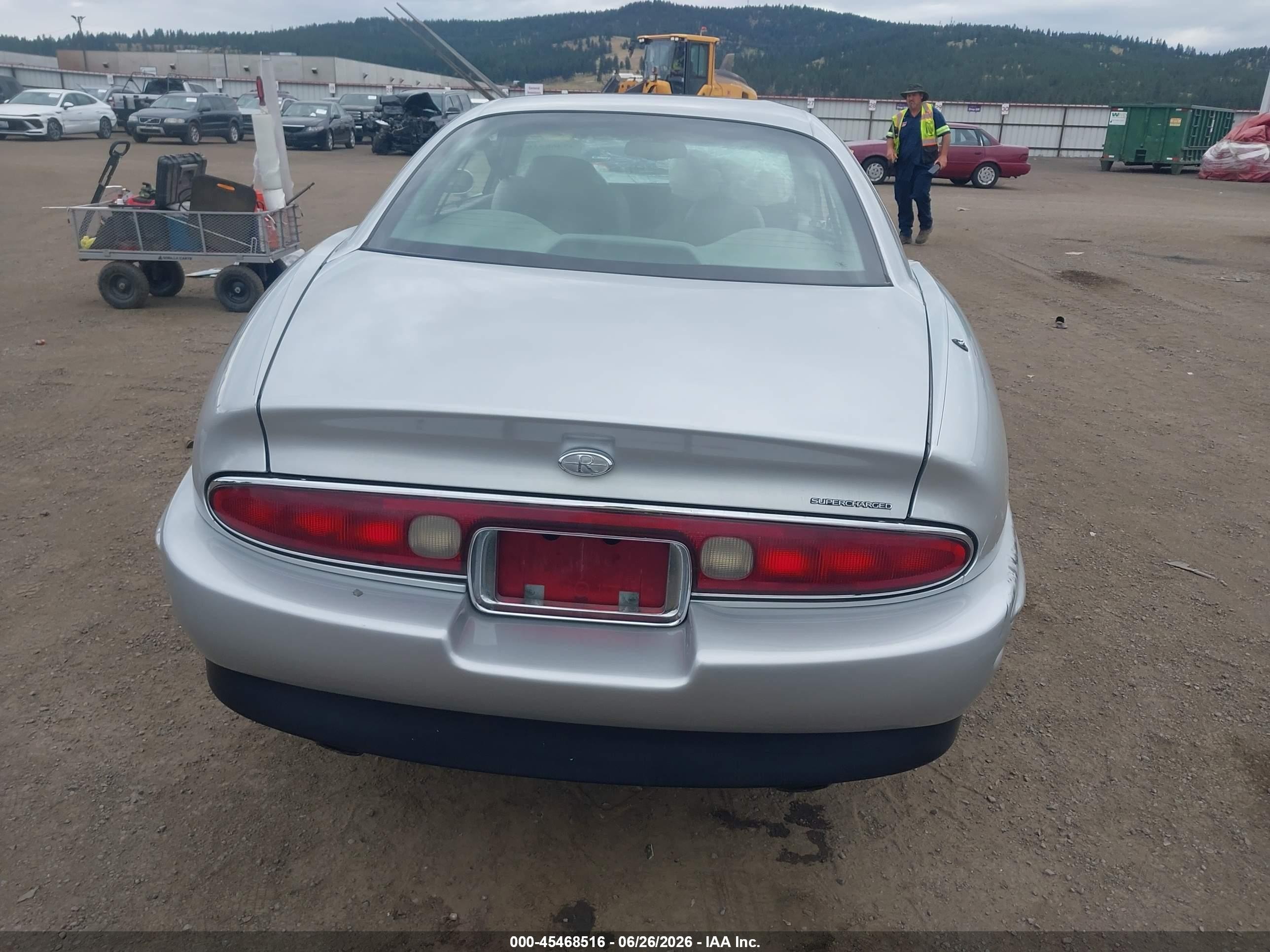 1999 Buick Riviera   Silver vin: 1G4GD2215X4700308