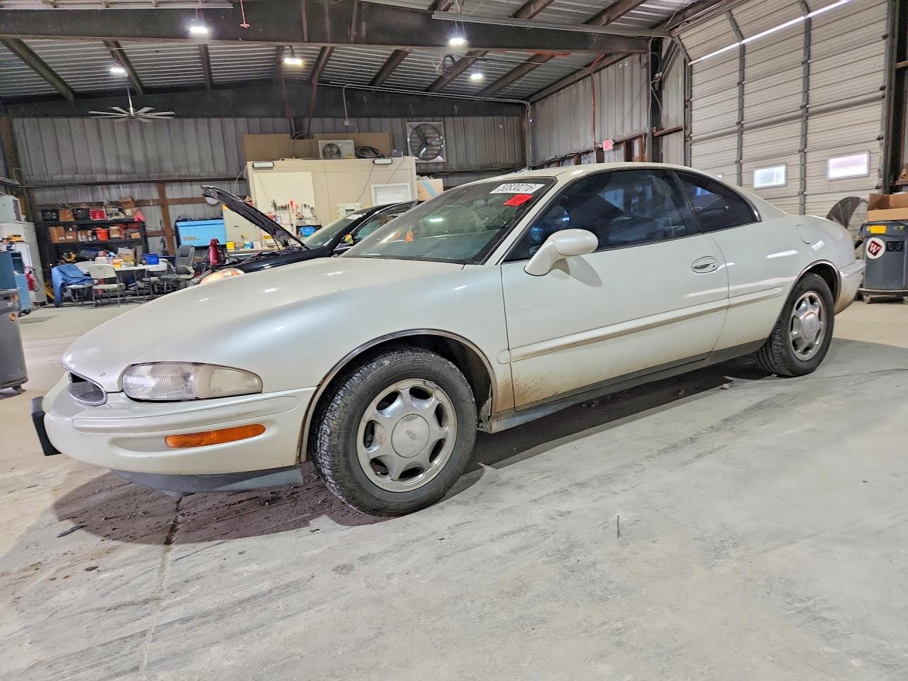 1997 Buick Riviera Белый vin: 1G4GD2218V4712577