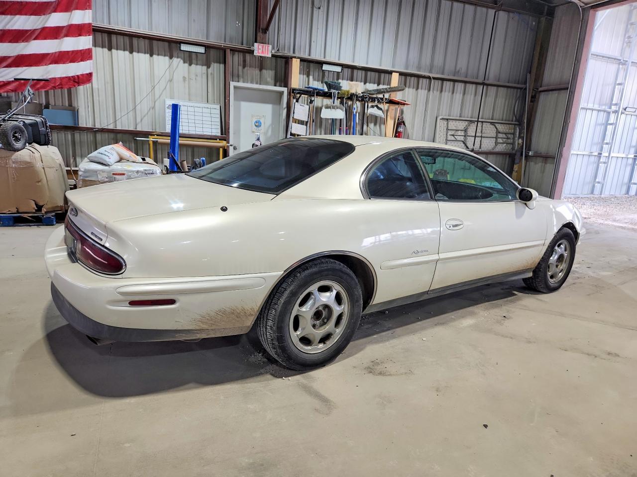 1997 Buick Riviera Белый vin: 1G4GD2218V4712577