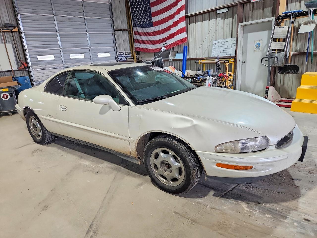 1997 Buick Riviera Белый vin: 1G4GD2218V4712577