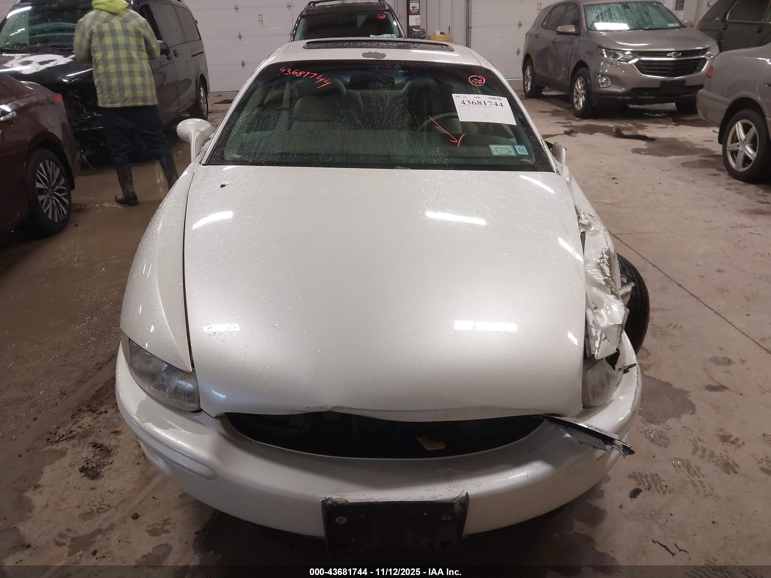 1997 Buick Riviera   White vin: 1G4GD2218V4715463