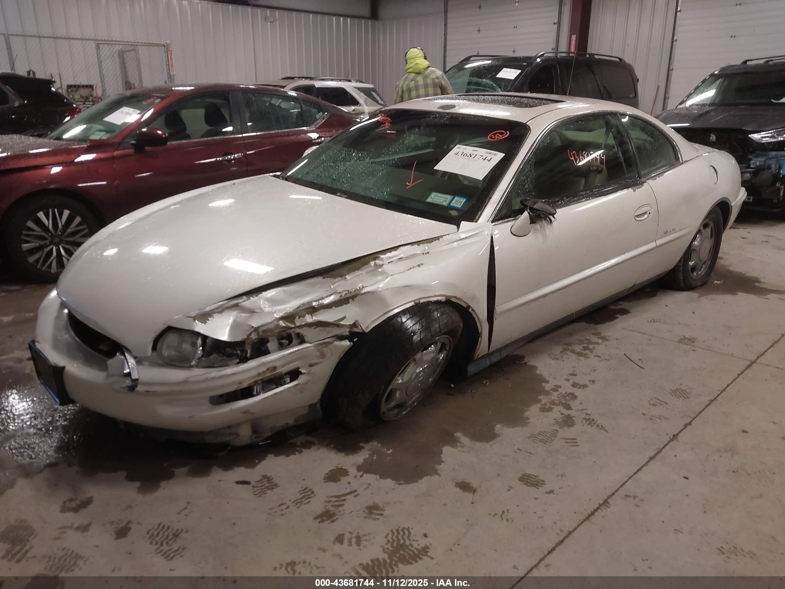 1997 Buick Riviera   White vin: 1G4GD2218V4715463
