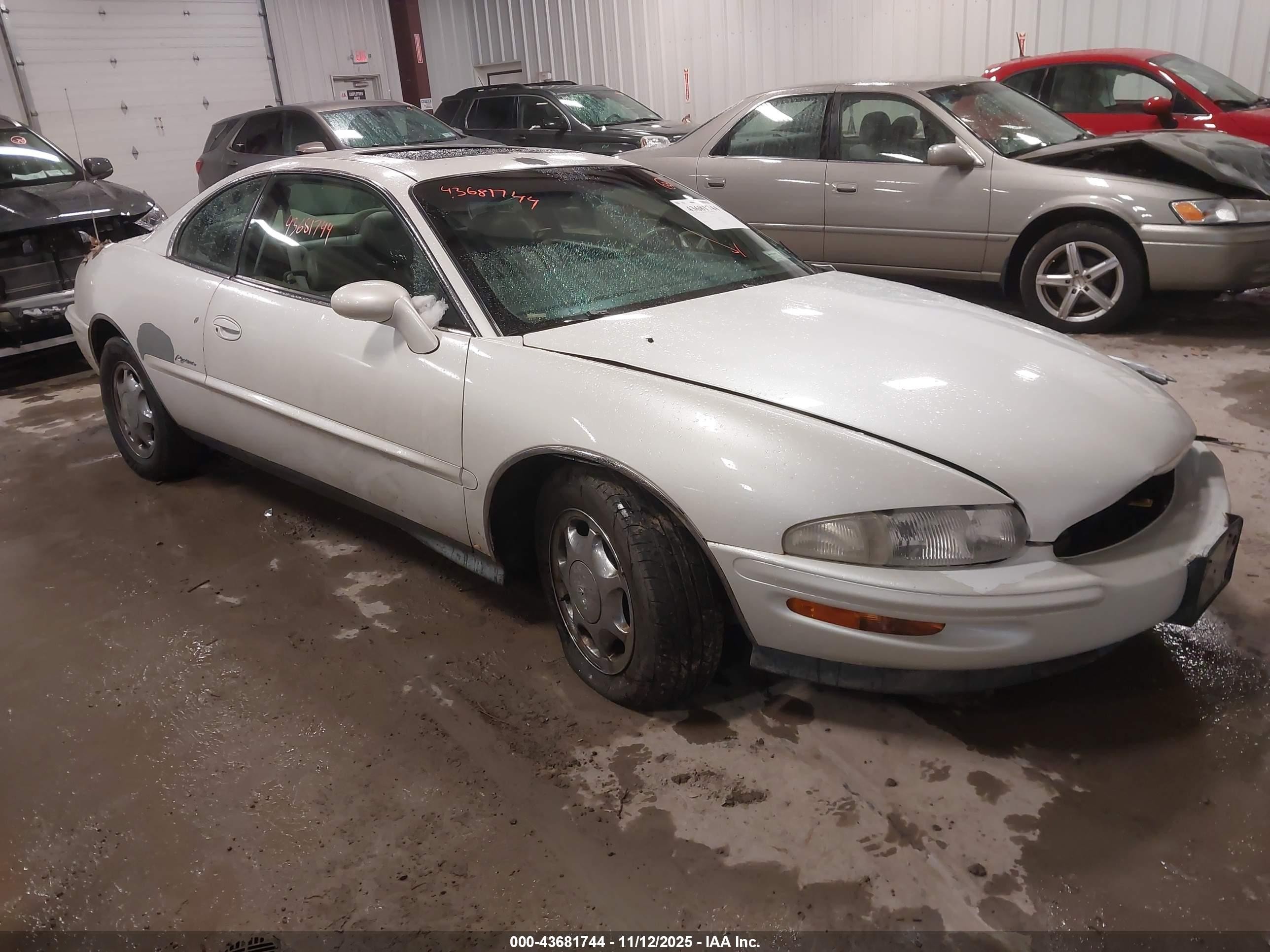 1997 Buick Riviera   Белый vin: 1G4GD2218V4715463
