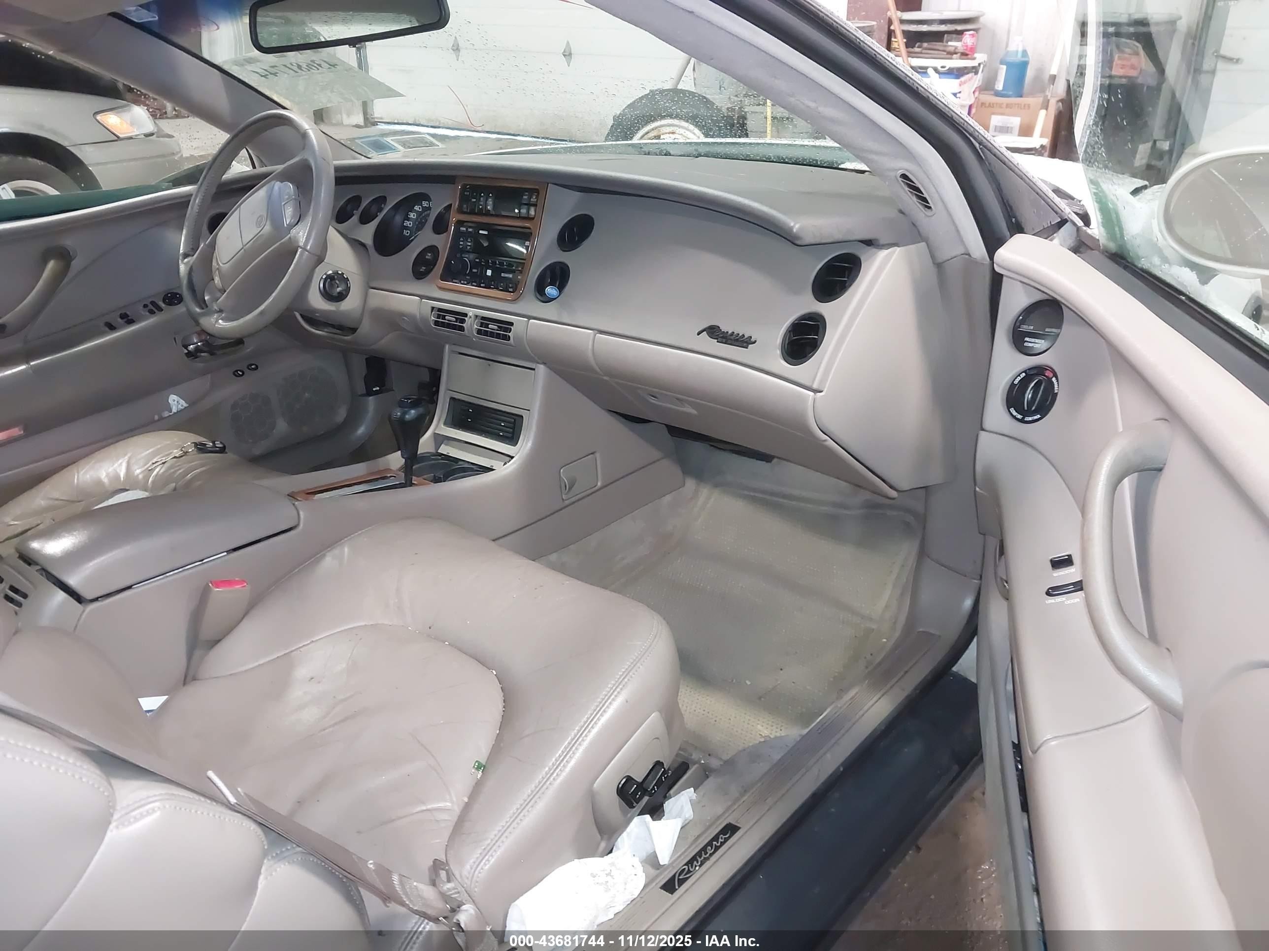 1997 Buick Riviera   White vin: 1G4GD2218V4715463