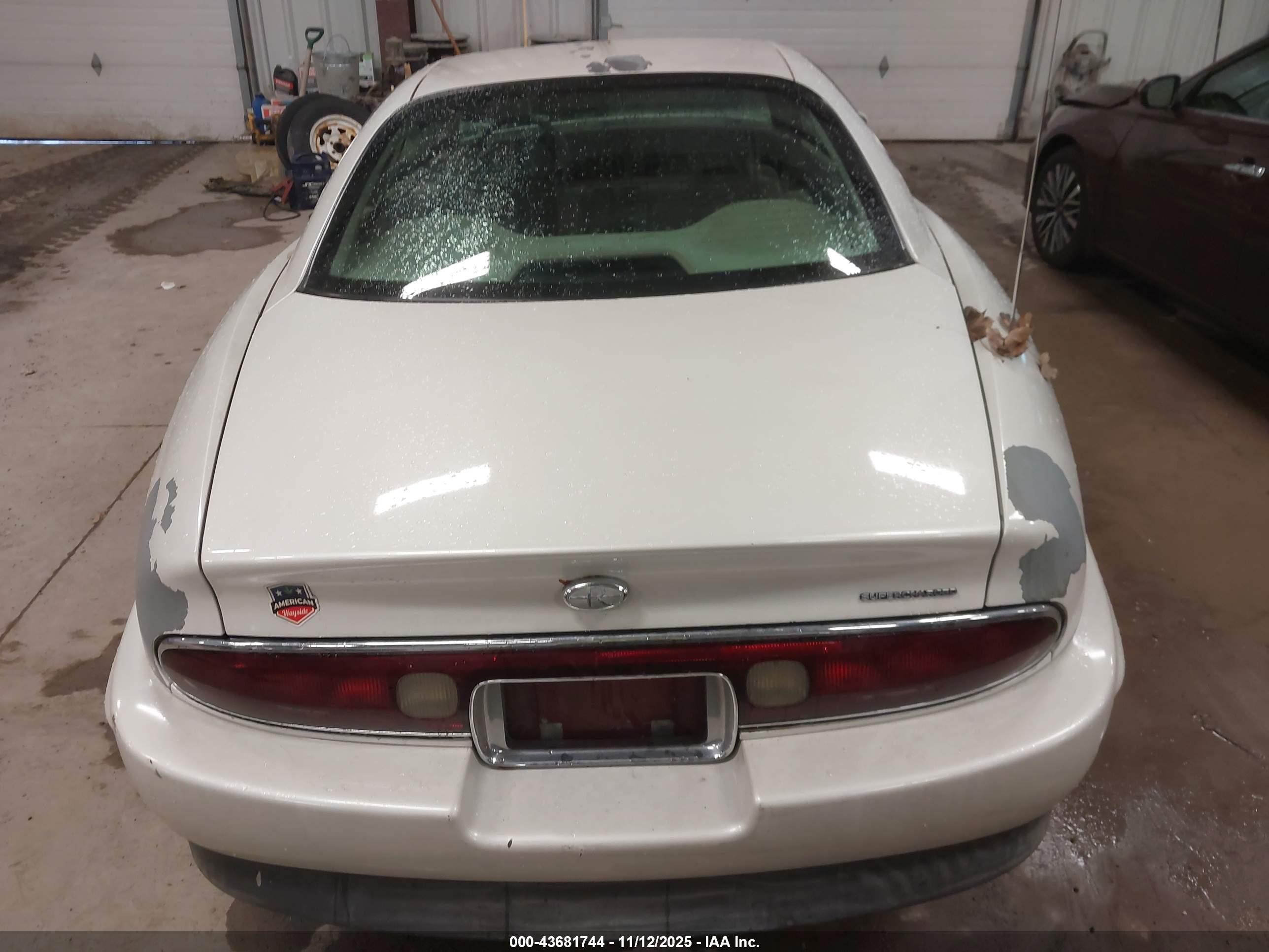 1997 Buick Riviera   White vin: 1G4GD2218V4715463