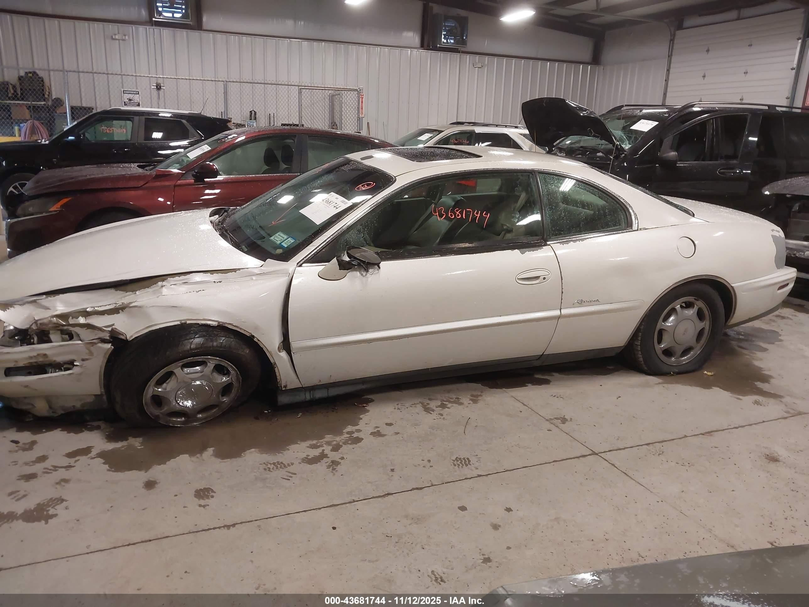 1997 Buick Riviera   White vin: 1G4GD2218V4715463