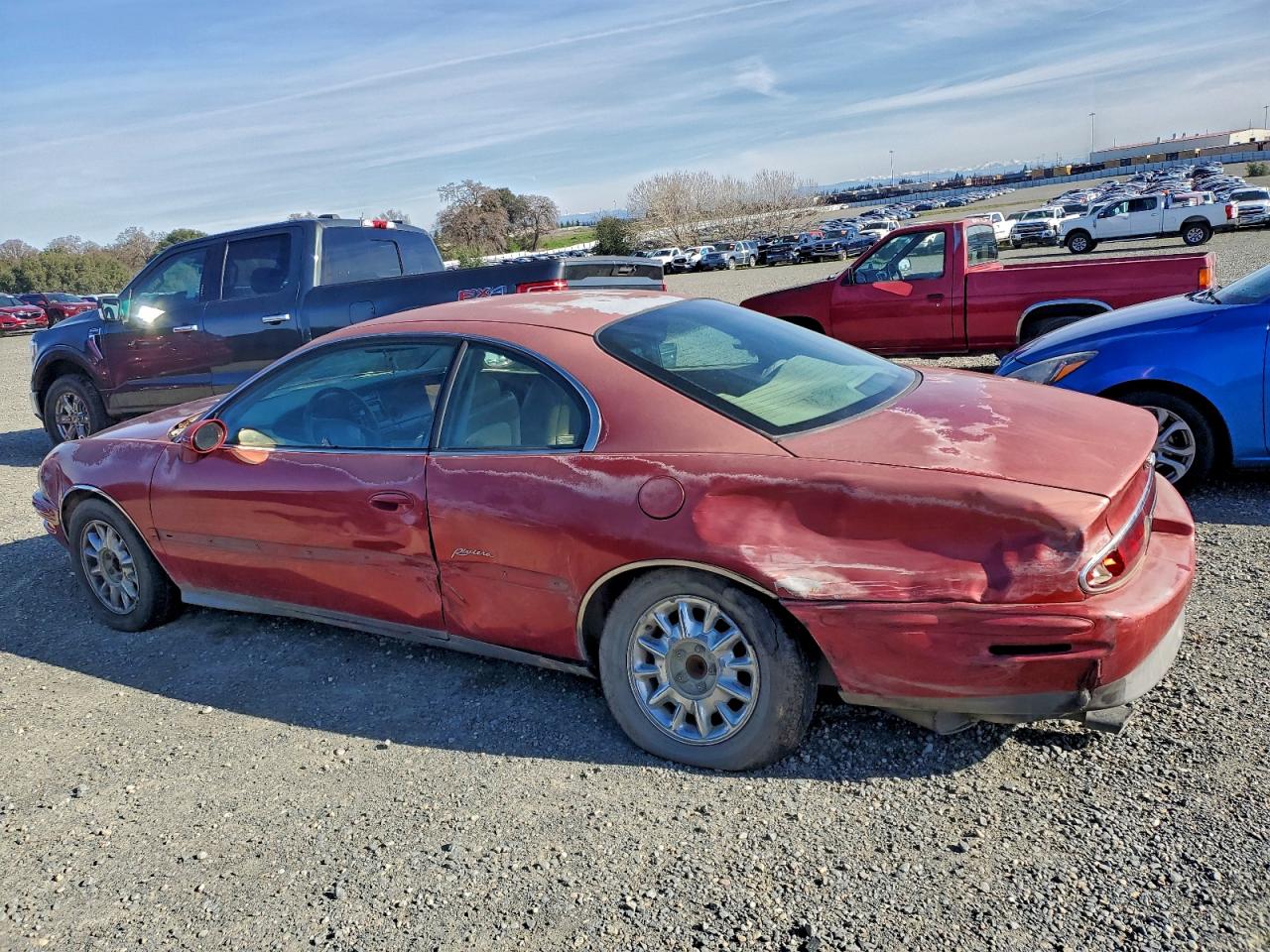 1997 Buick Riviera Red vin: 1G4GD2218V4715494