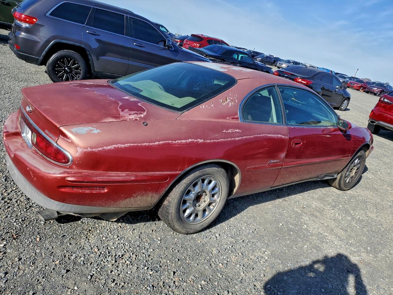 1997 Buick Riviera Red vin: 1G4GD2218V4715494