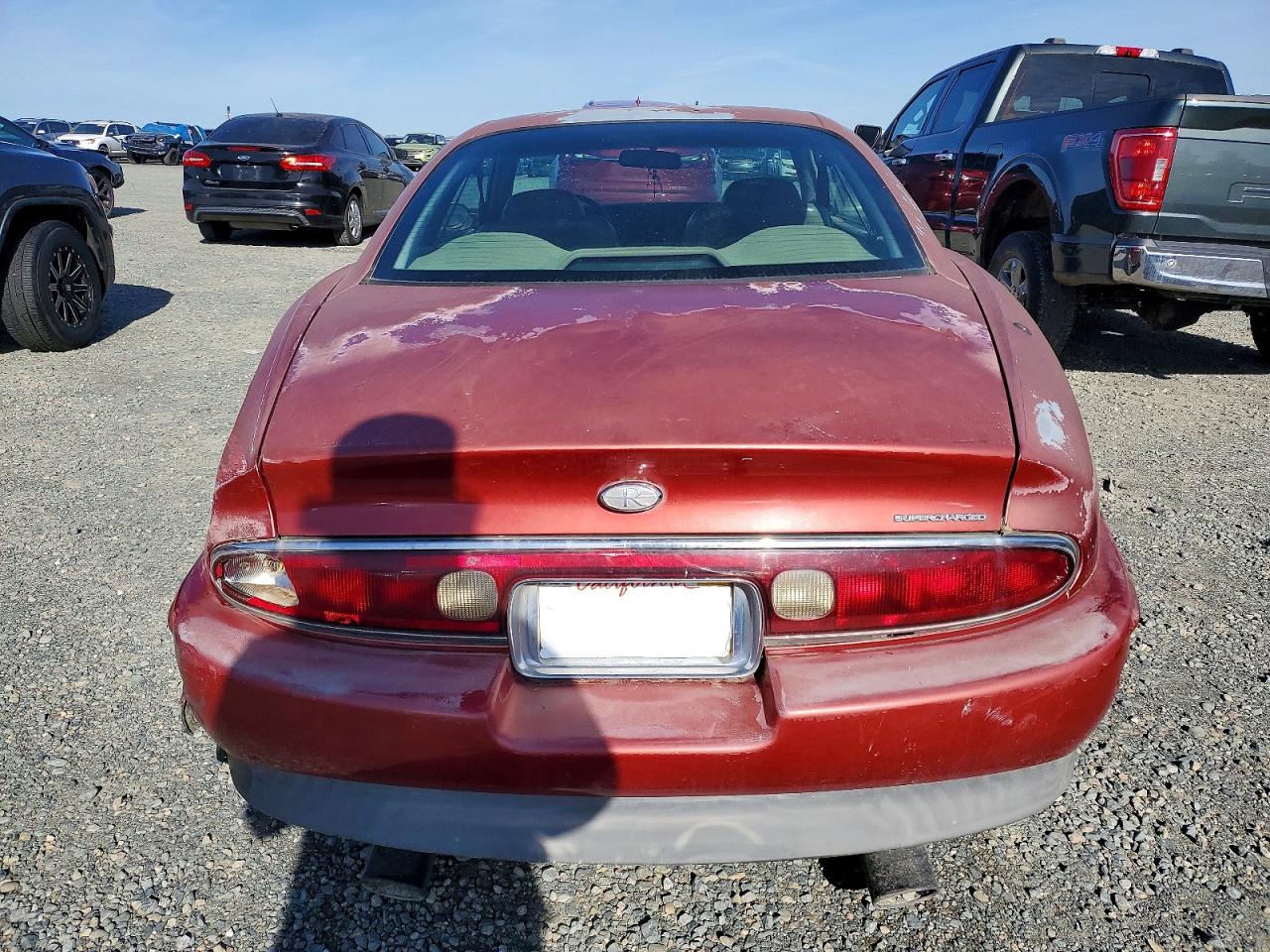 1997 Buick Riviera Red vin: 1G4GD2218V4715494