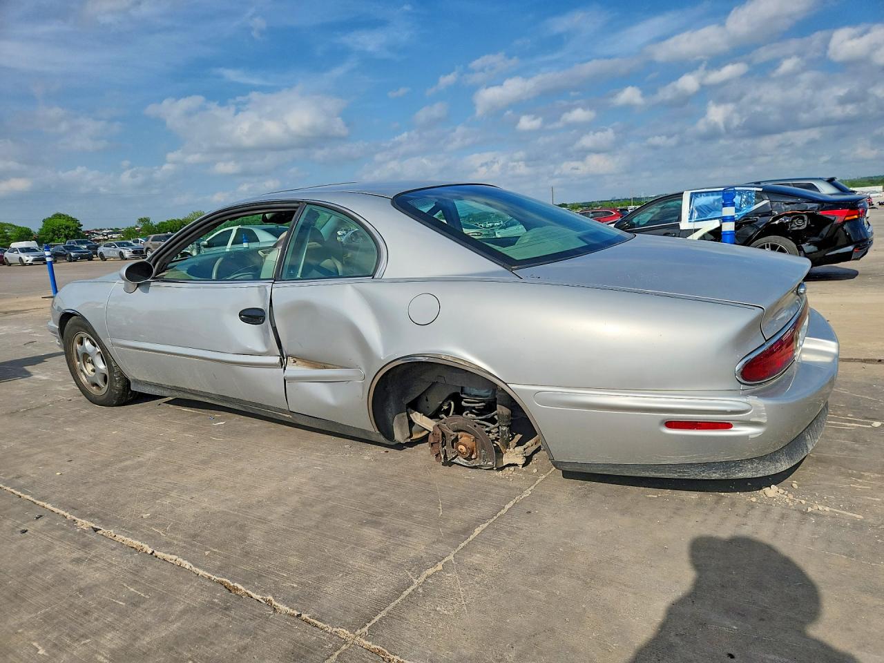 1999 Buick Riviera Серебряный vin: 1G4GD2218X4702053