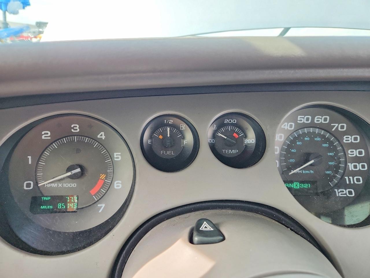 1999 Buick Riviera Серебряный vin: 1G4GD2218X4702053