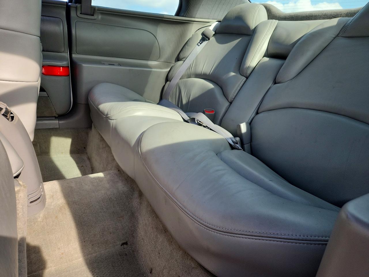 1999 Buick Riviera Серебряный vin: 1G4GD2218X4702053