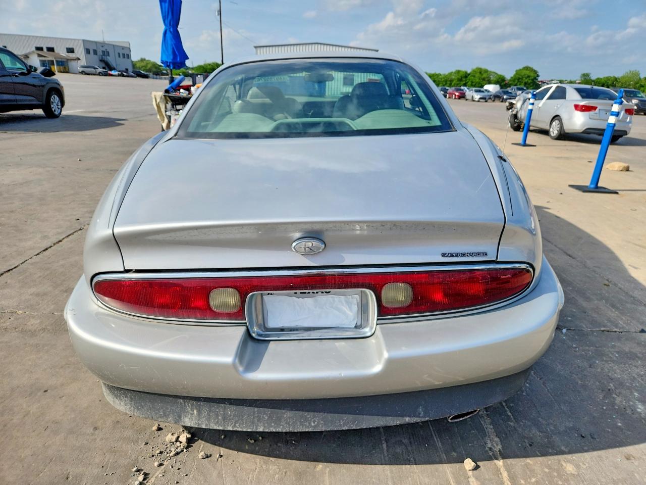 1999 Buick Riviera Серебряный vin: 1G4GD2218X4702053