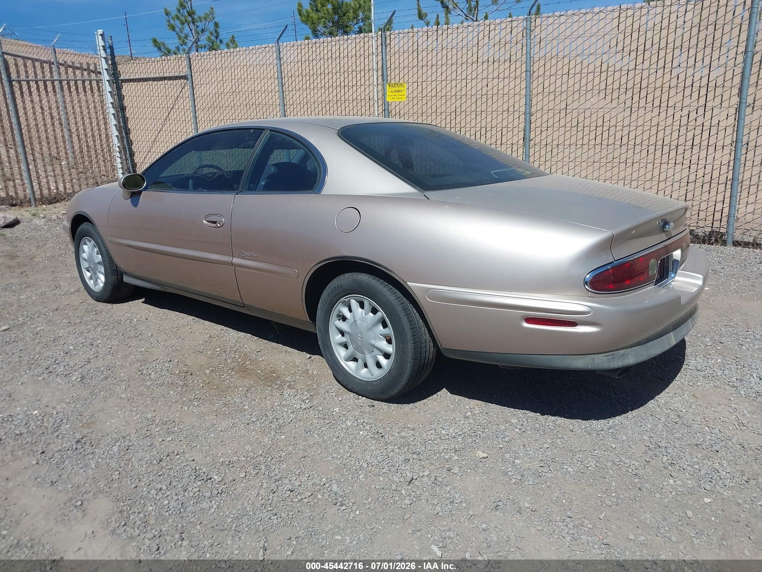 1995 Buick Riviera   Gold vin: 1G4GD2219S4713006