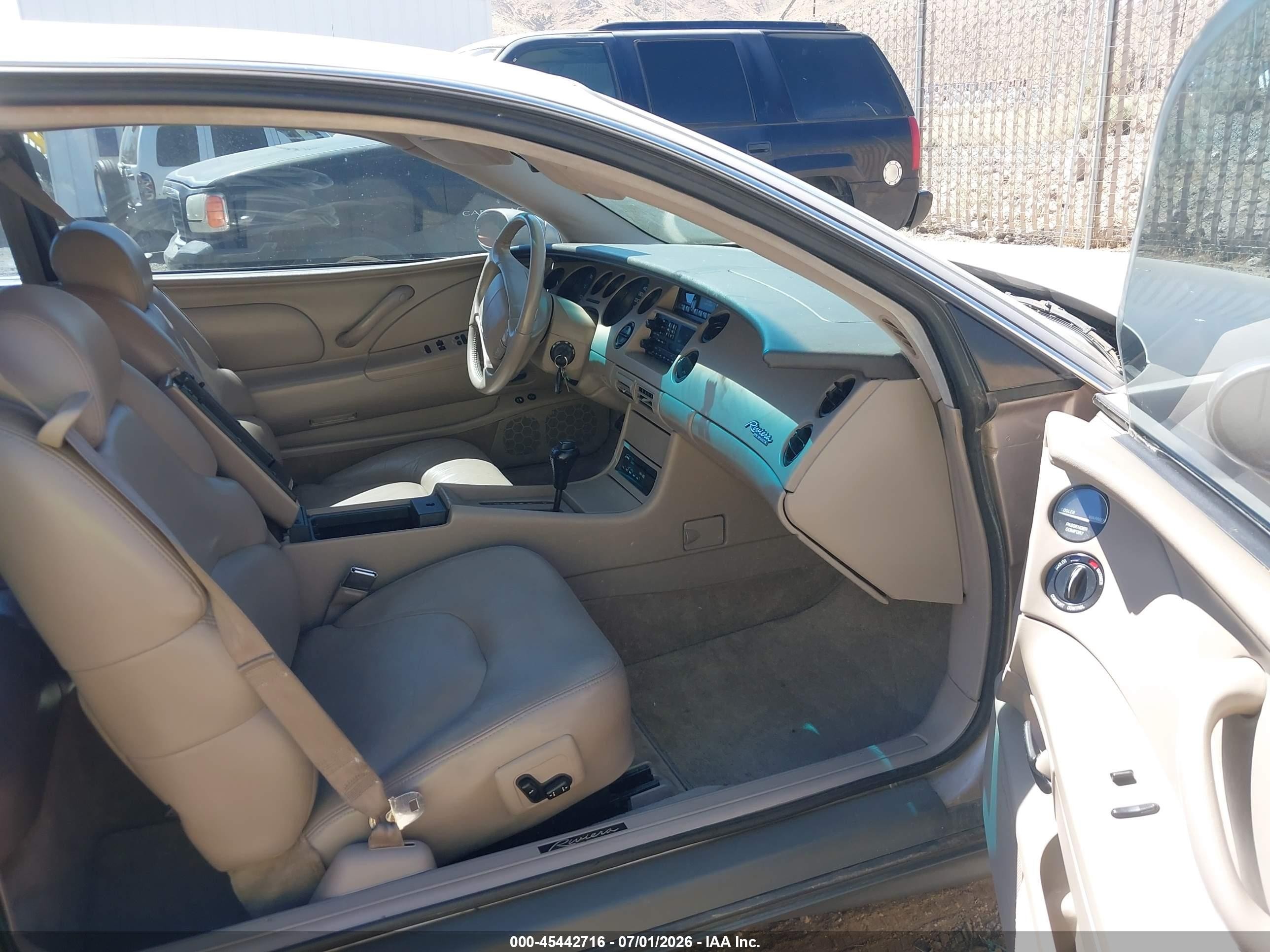 1995 Buick Riviera   Gold vin: 1G4GD2219S4713006