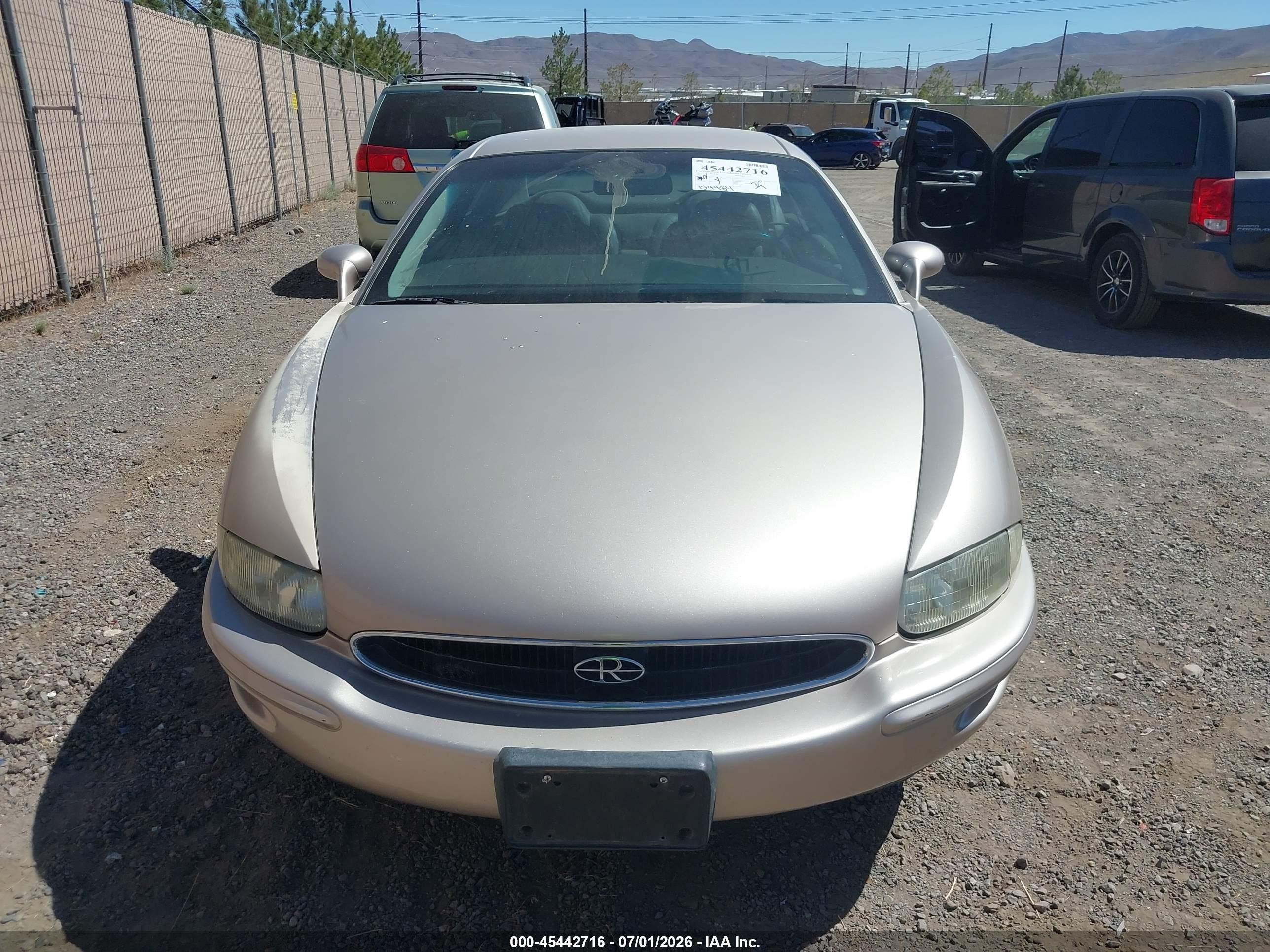 1995 Buick Riviera   Gold vin: 1G4GD2219S4713006