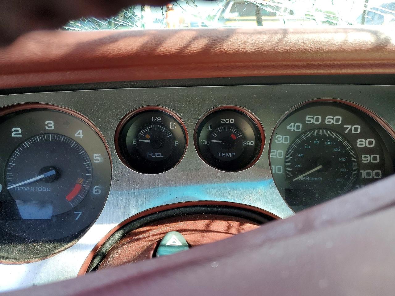 1998 Buick Riviera Silver vin: 1G4GD221XW4700710