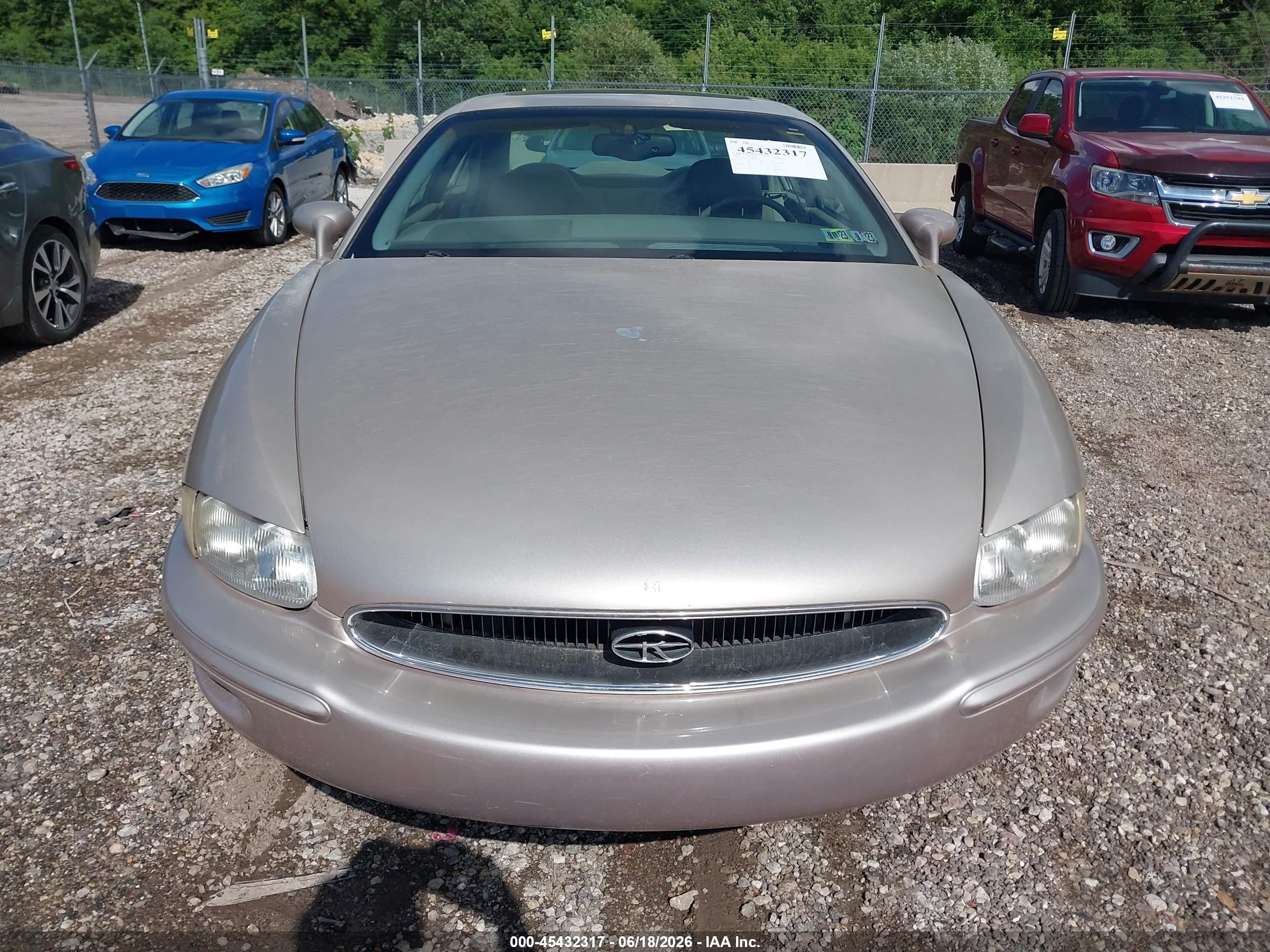 1998 Buick Riviera   Gold vin: 1G4GD221XW4707222