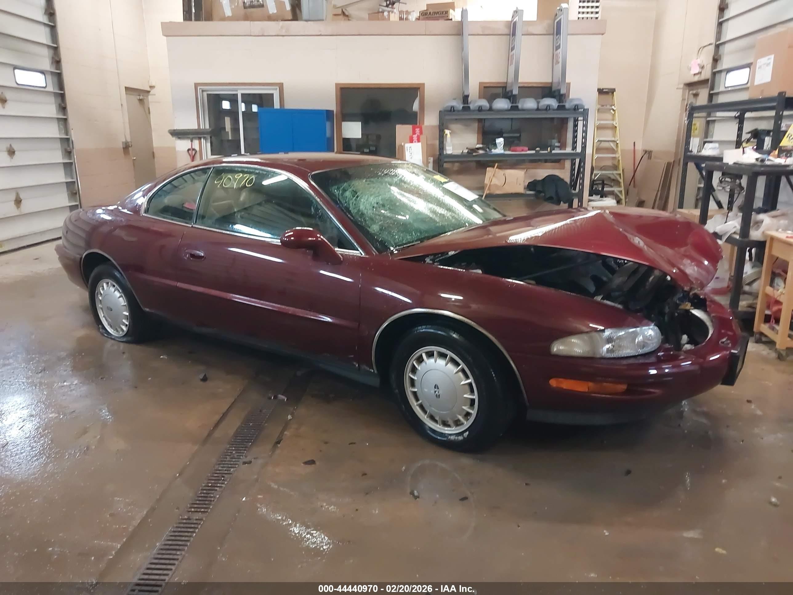 1997 Buick Riviera   Бордовый vin: 1G4GD22K4V4715985