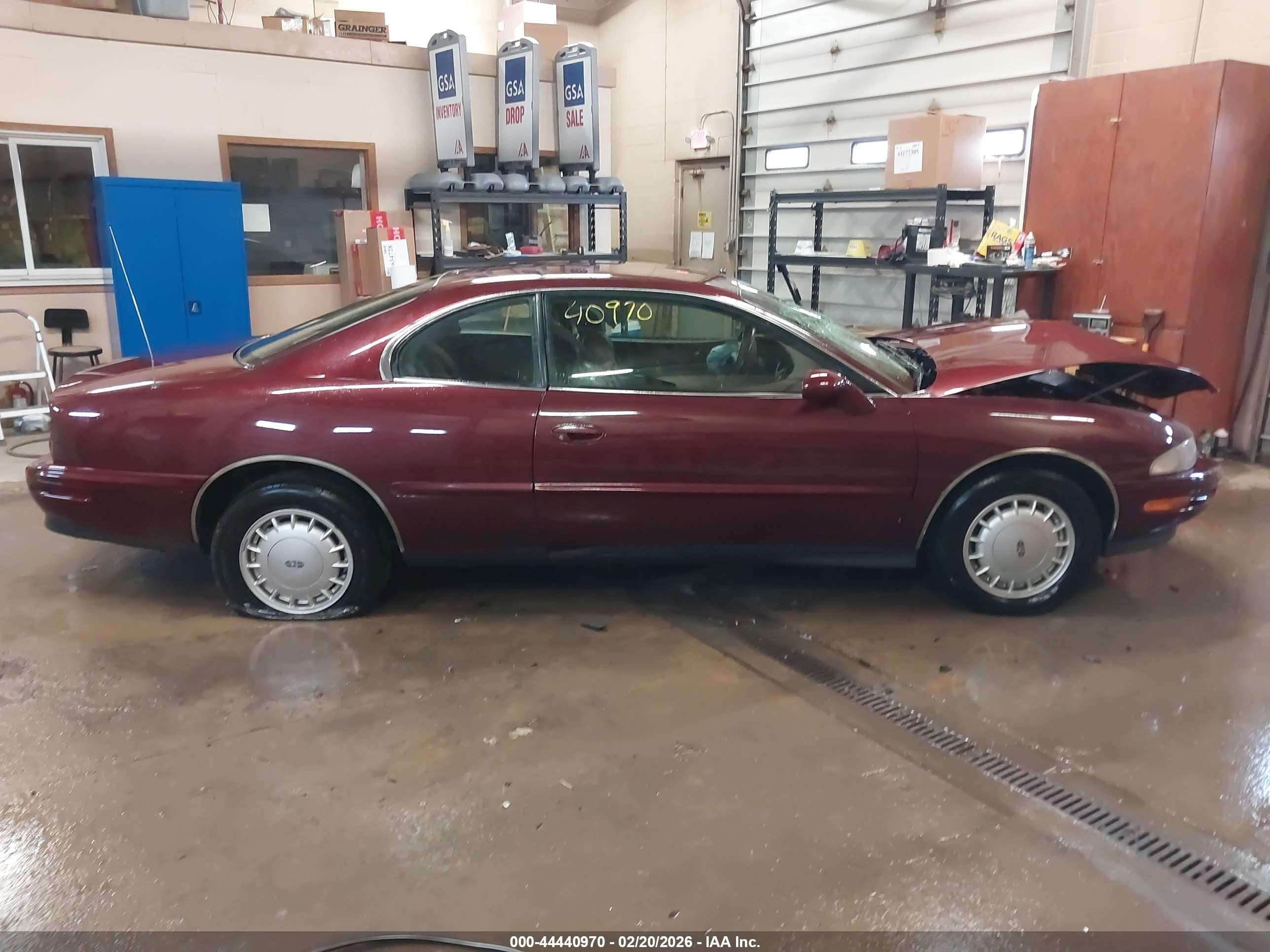 1997 Buick Riviera   Burgundy vin: 1G4GD22K4V4715985