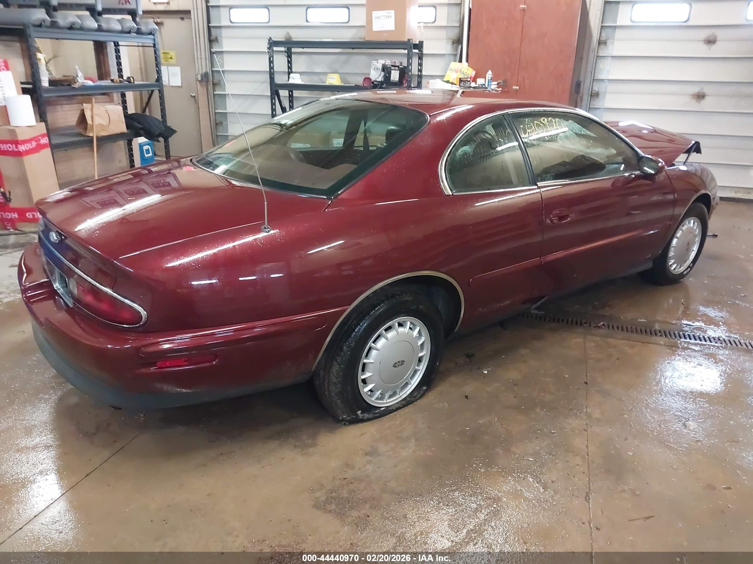 1997 Buick Riviera   Burgundy vin: 1G4GD22K4V4715985