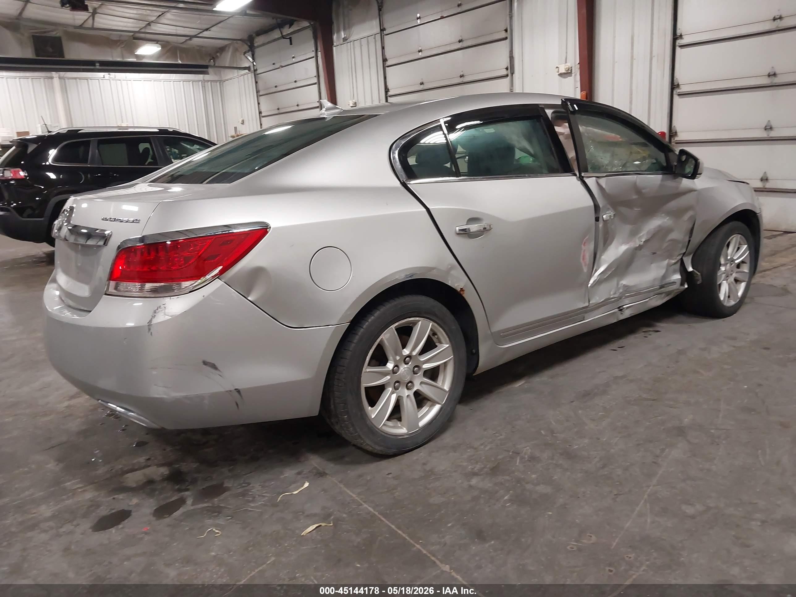 2012 Buick Lacrosse Premium 1 Group Серебряный vin: 1G4GD5E35CF112342