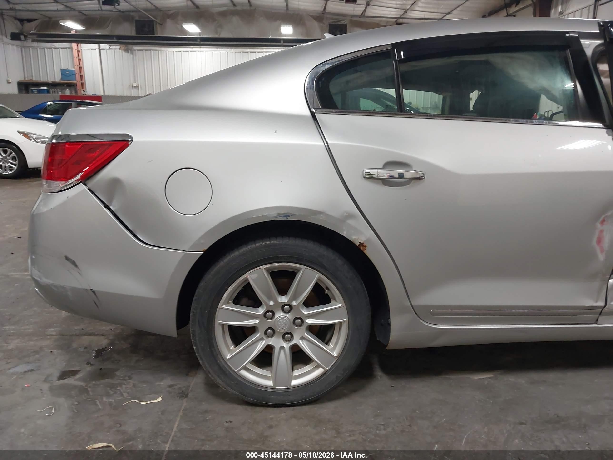 2012 Buick Lacrosse Premium 1 Group Серебряный vin: 1G4GD5E35CF112342