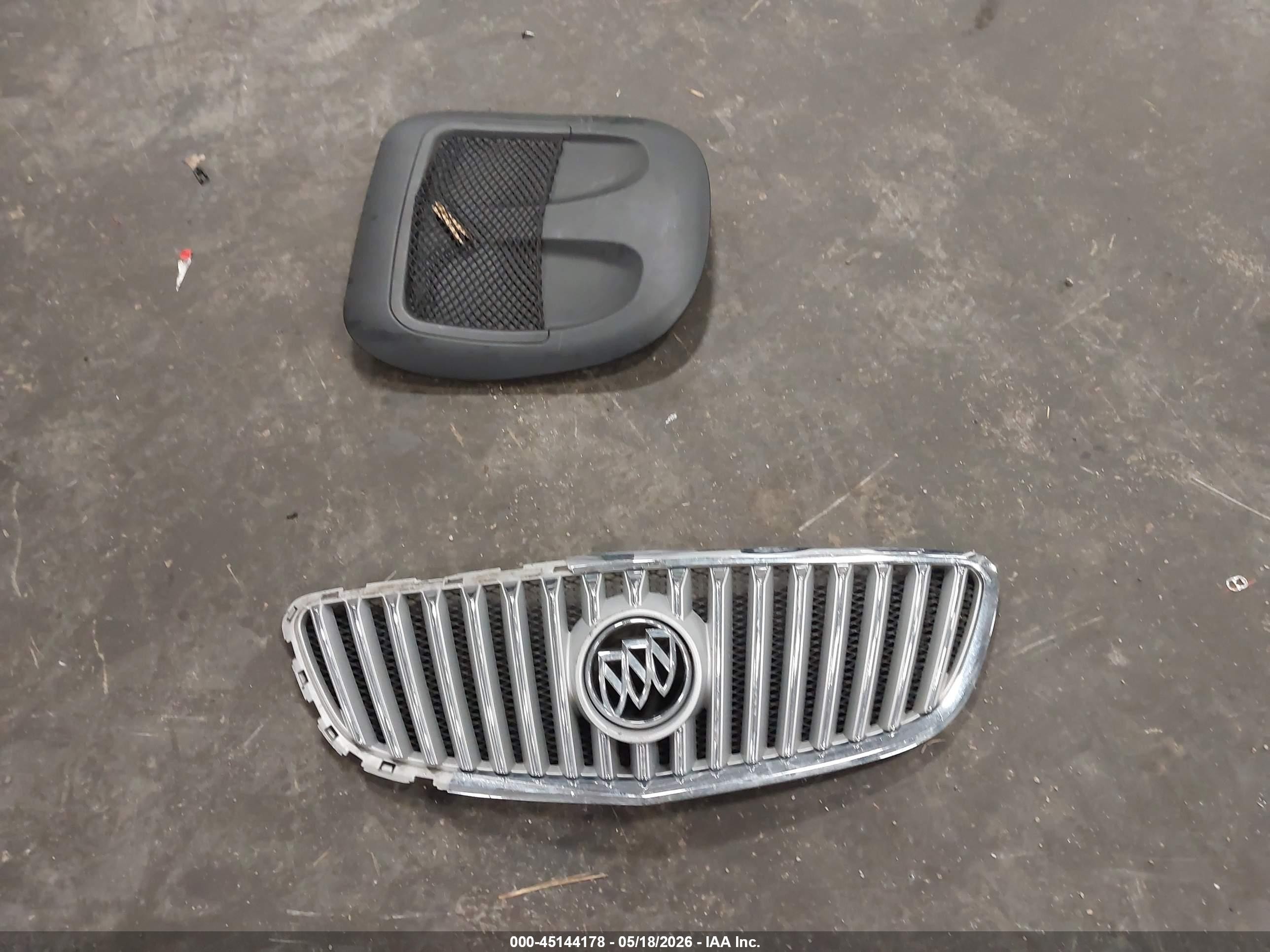 2012 Buick Lacrosse Premium 1 Group Серебряный vin: 1G4GD5E35CF112342