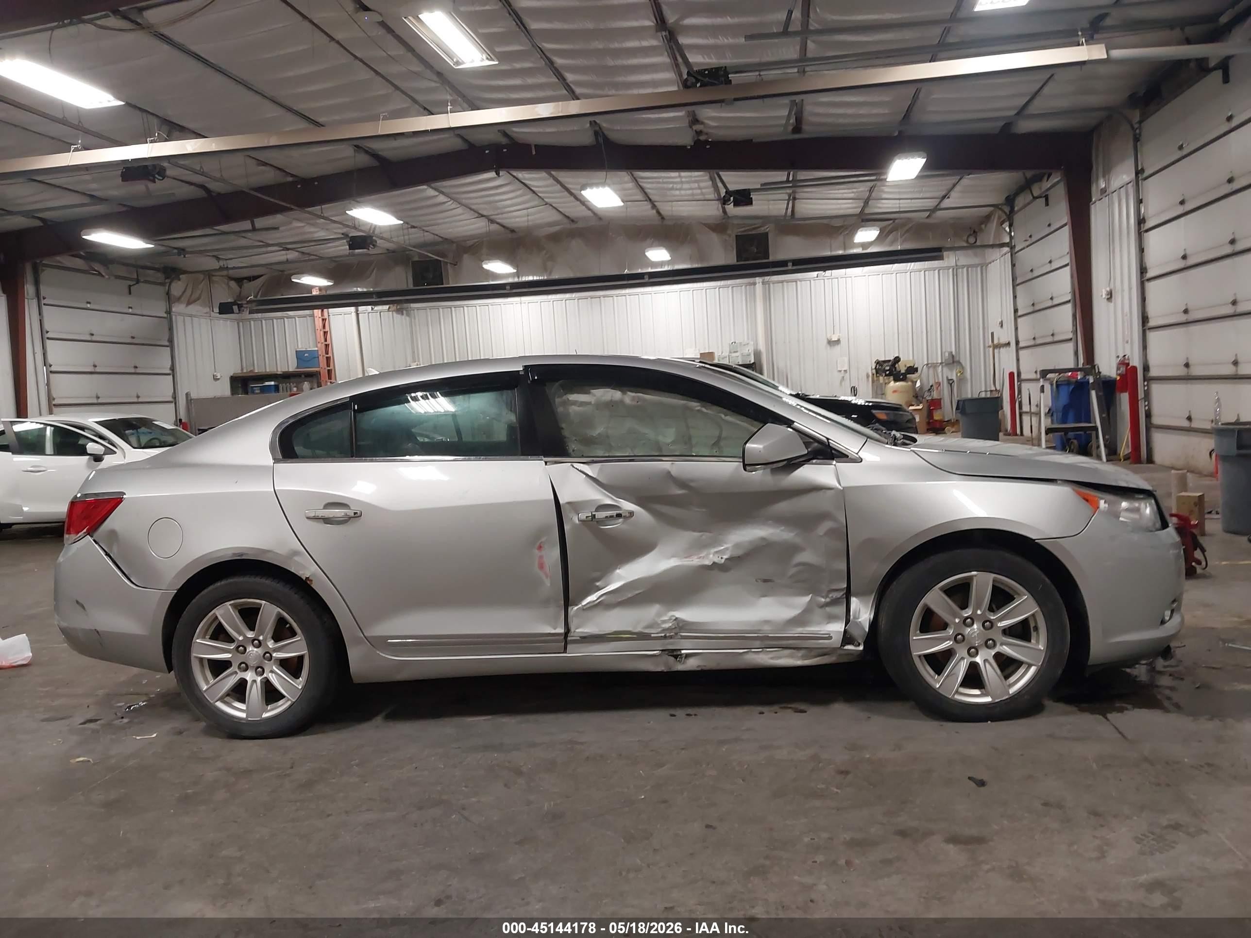 2012 Buick Lacrosse Premium 1 Group Серебряный vin: 1G4GD5E35CF112342