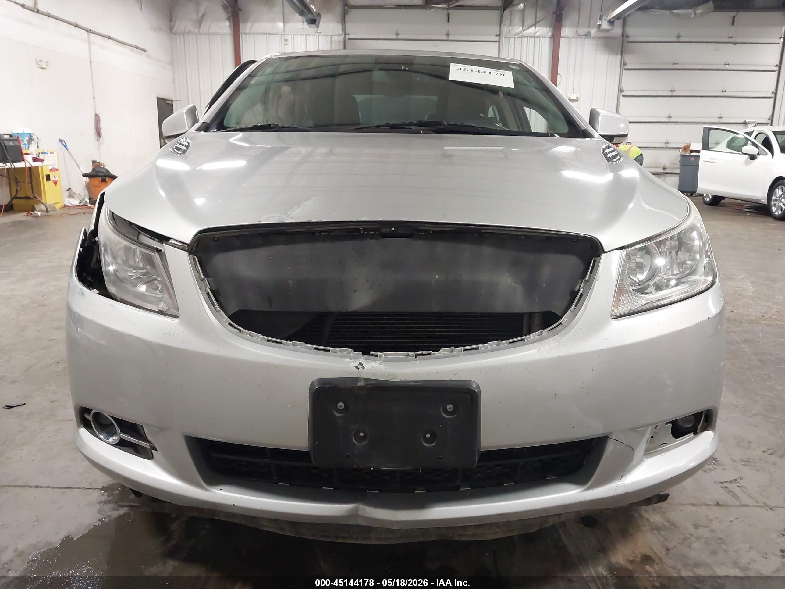 2012 Buick Lacrosse Premium 1 Group Серебряный vin: 1G4GD5E35CF112342