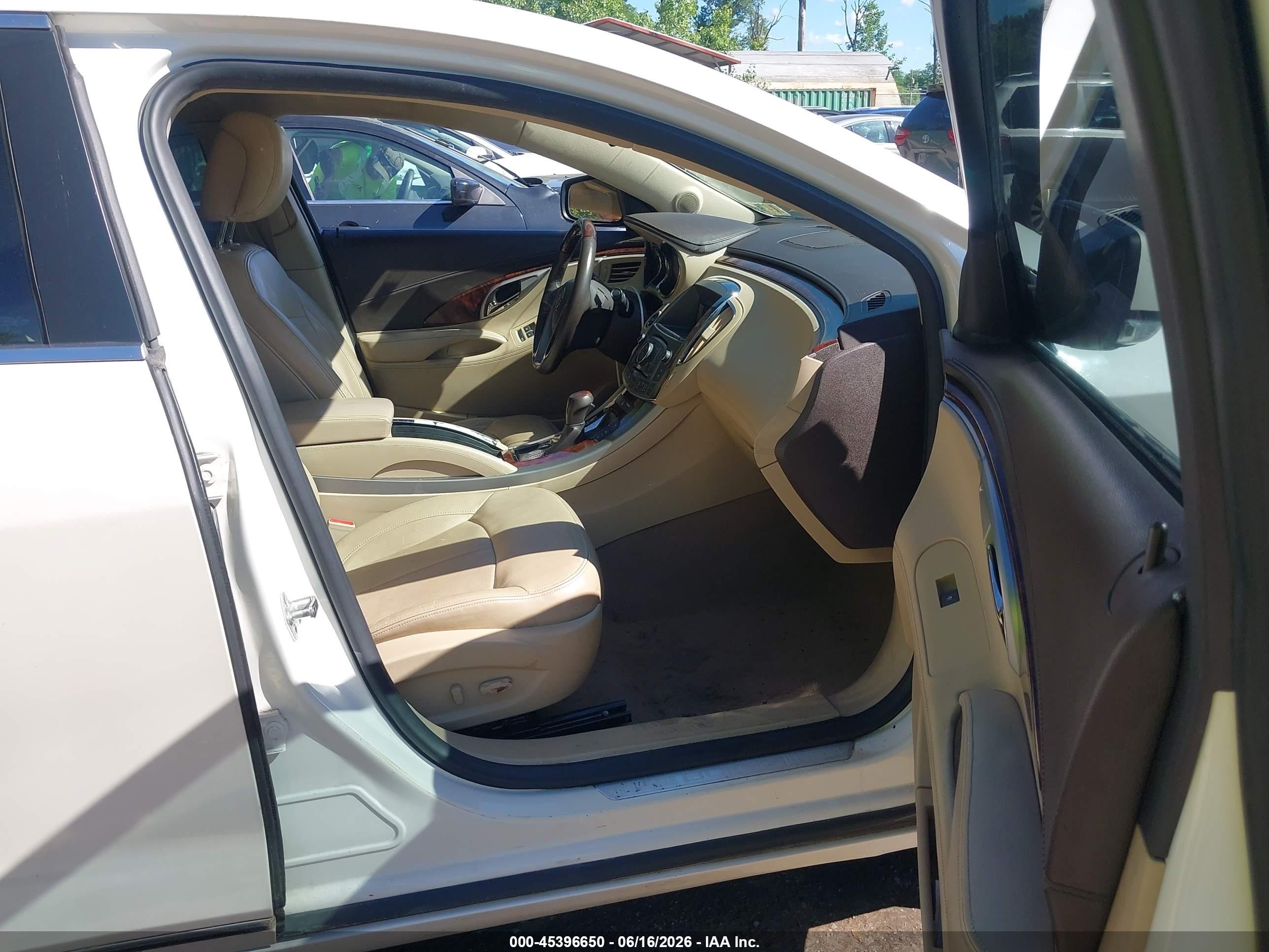 2010 Buick Lacrosse Cxl White vin: 1G4GD5EG4AF312855