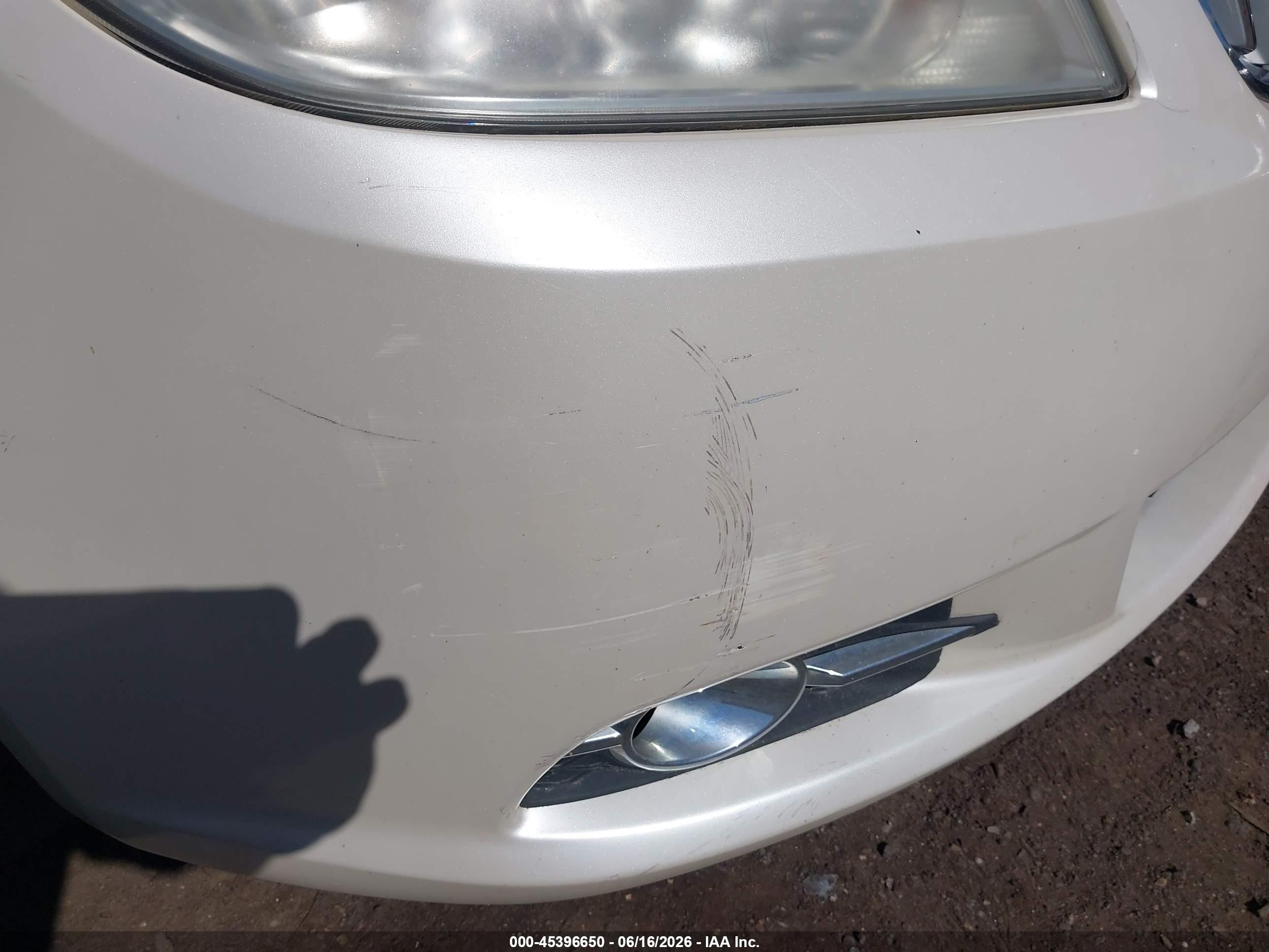 2010 Buick Lacrosse Cxl White vin: 1G4GD5EG4AF312855