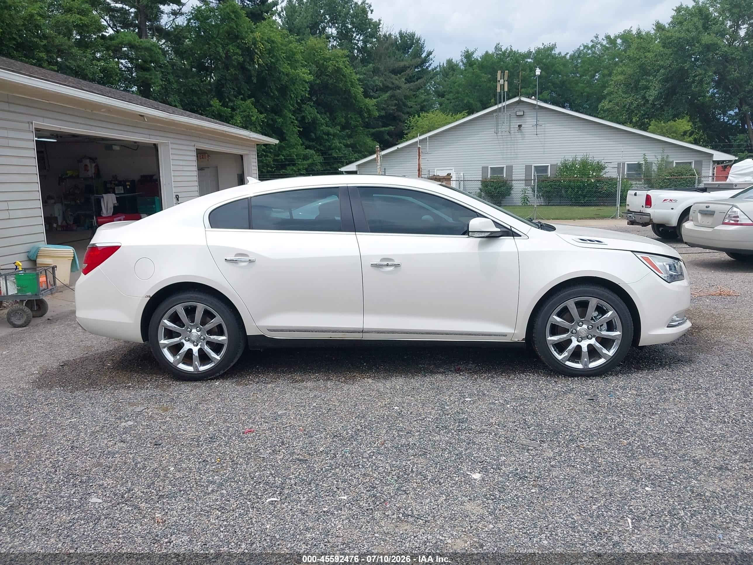2014 Buick Lacrosse Premium I Group White vin: 1G4GD5G30EF110627