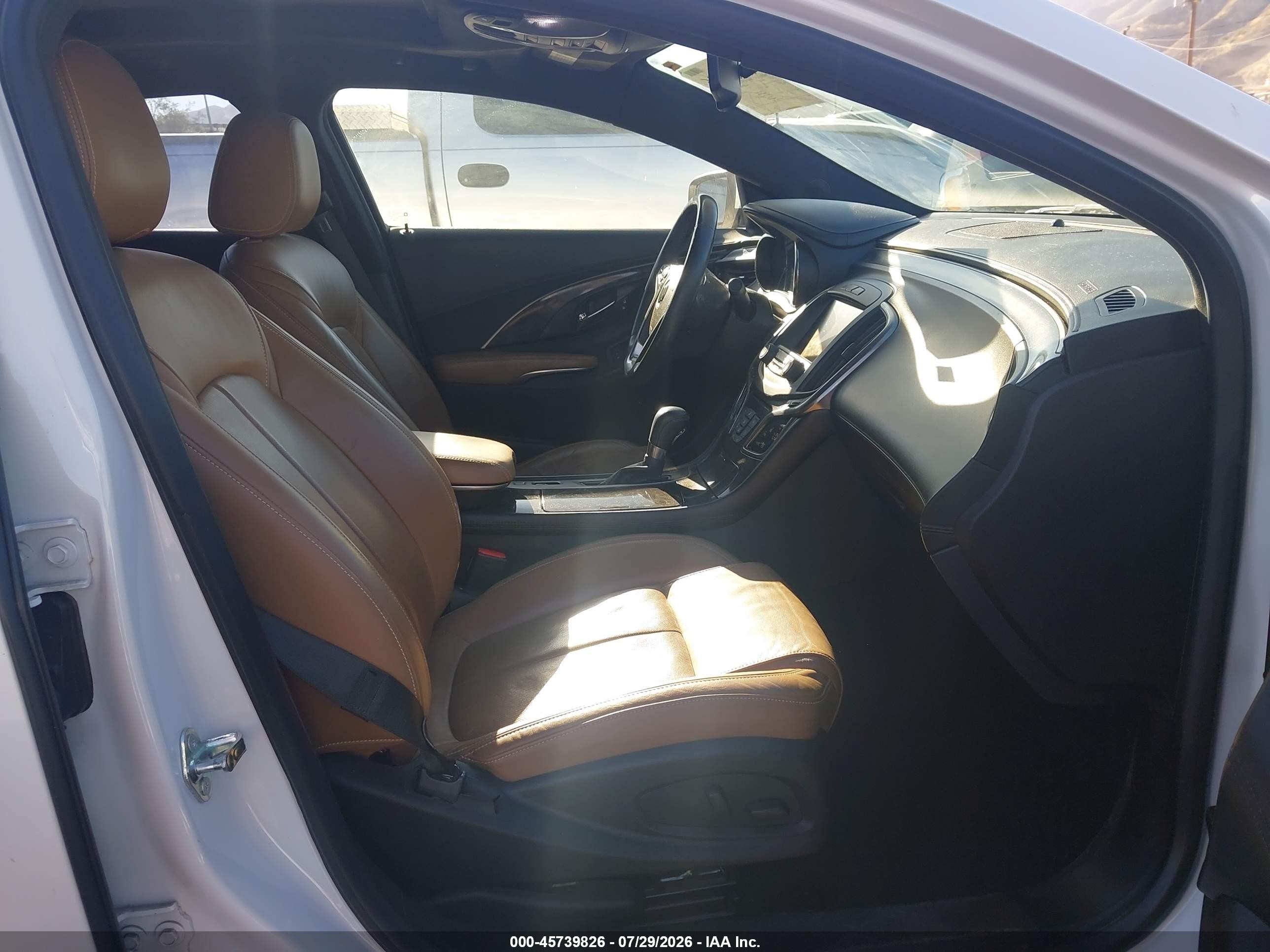 2015 Buick Lacrosse Premium I White vin: 1G4GD5G31FF229045