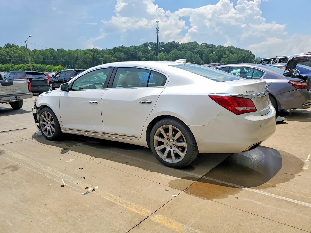 2015 Buick Lacrosse Premium Белый vin: 1G4GD5G34FF194761