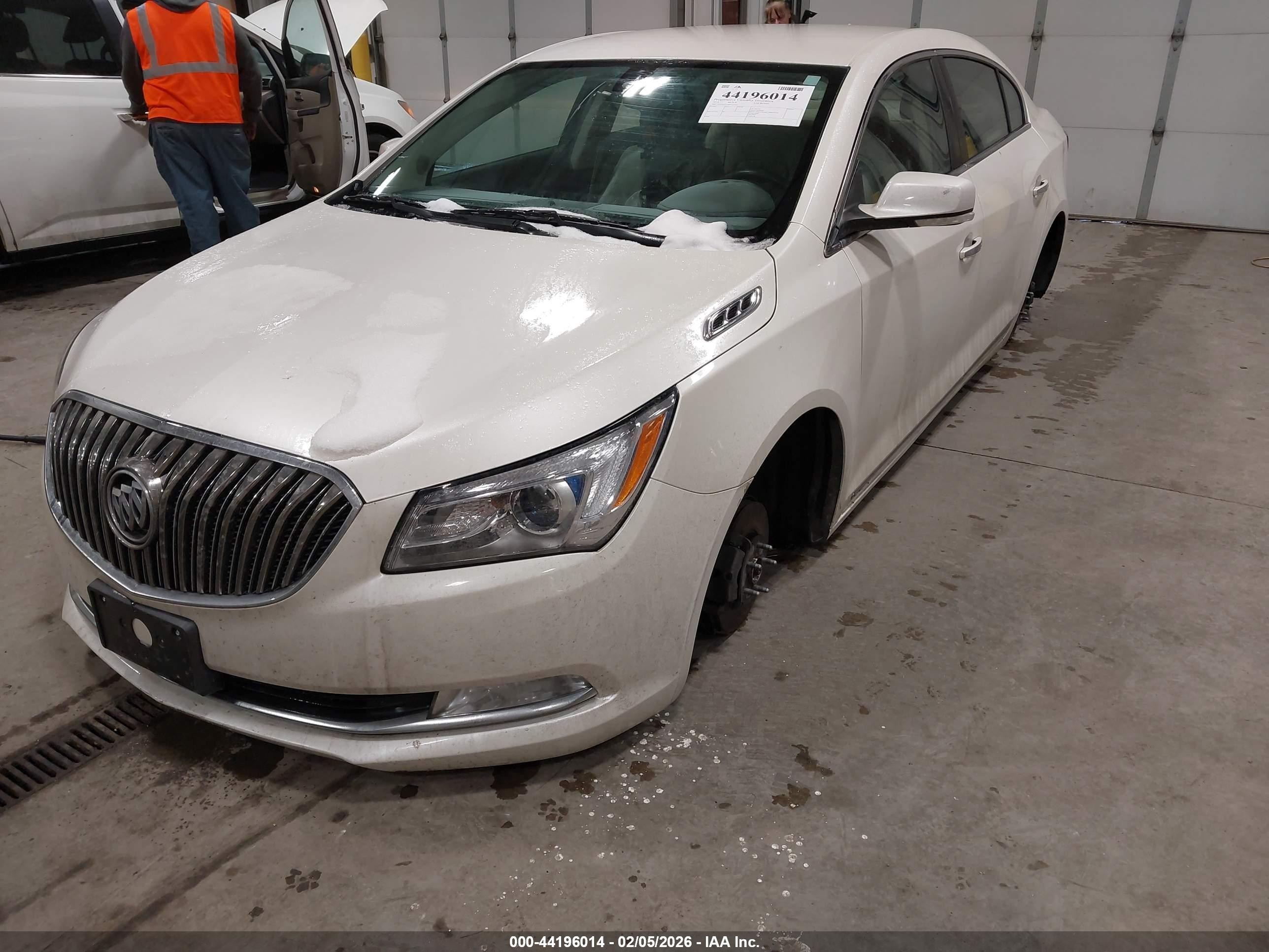 2014 Buick Lacrosse Premium I Group White vin: 1G4GD5G35EF112762