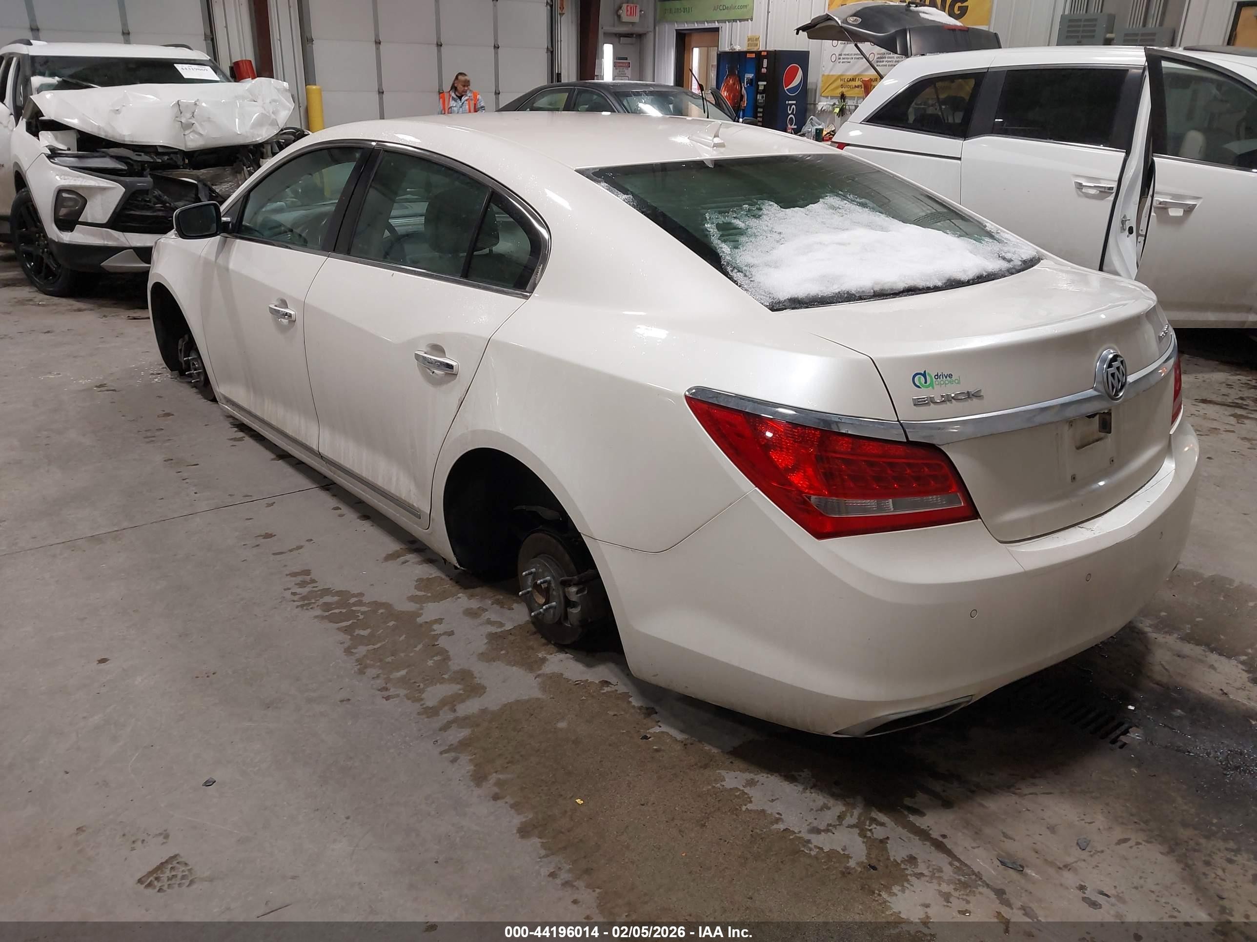 2014 Buick Lacrosse Premium I Group White vin: 1G4GD5G35EF112762