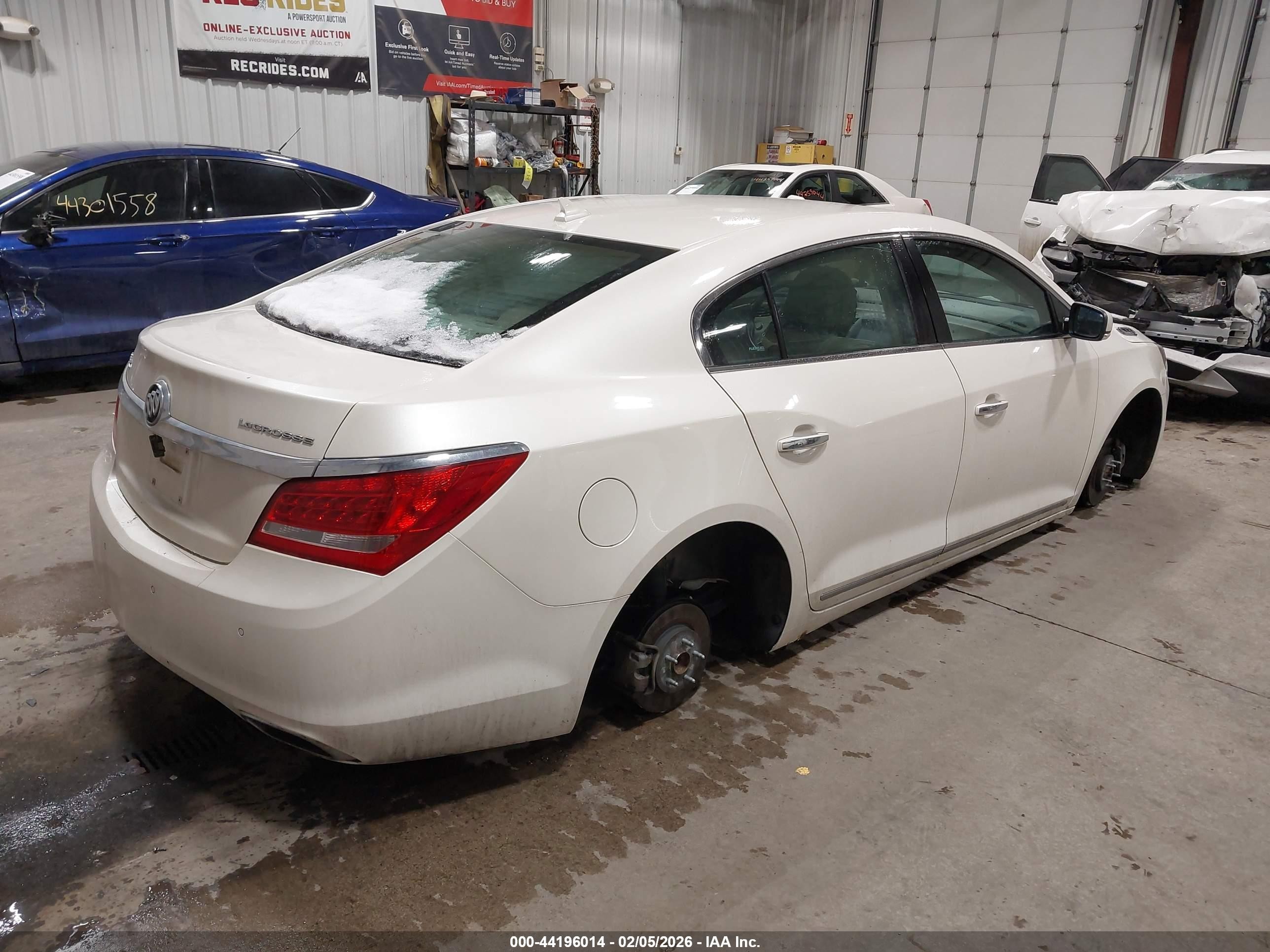 2014 Buick Lacrosse Premium I Group White vin: 1G4GD5G35EF112762